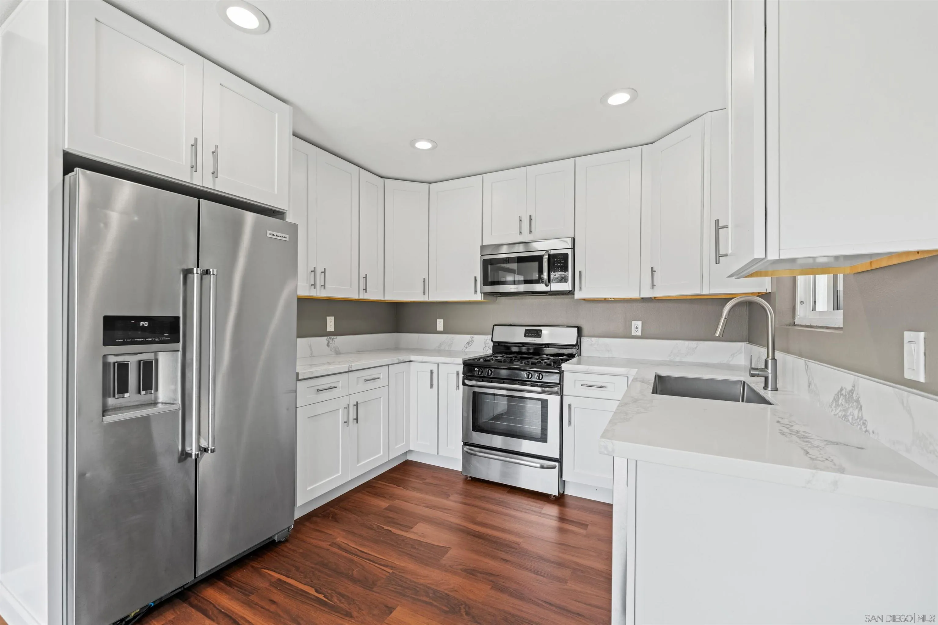 1610-12 Dahlia Avenue