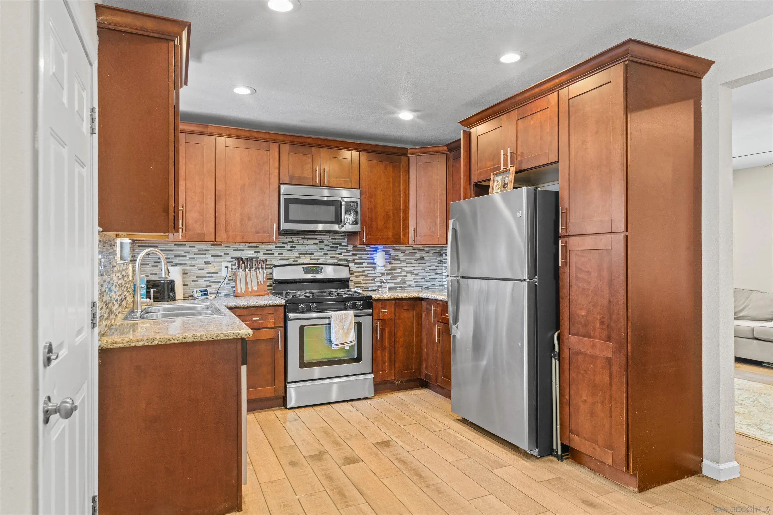1610-12 Dahlia Avenue