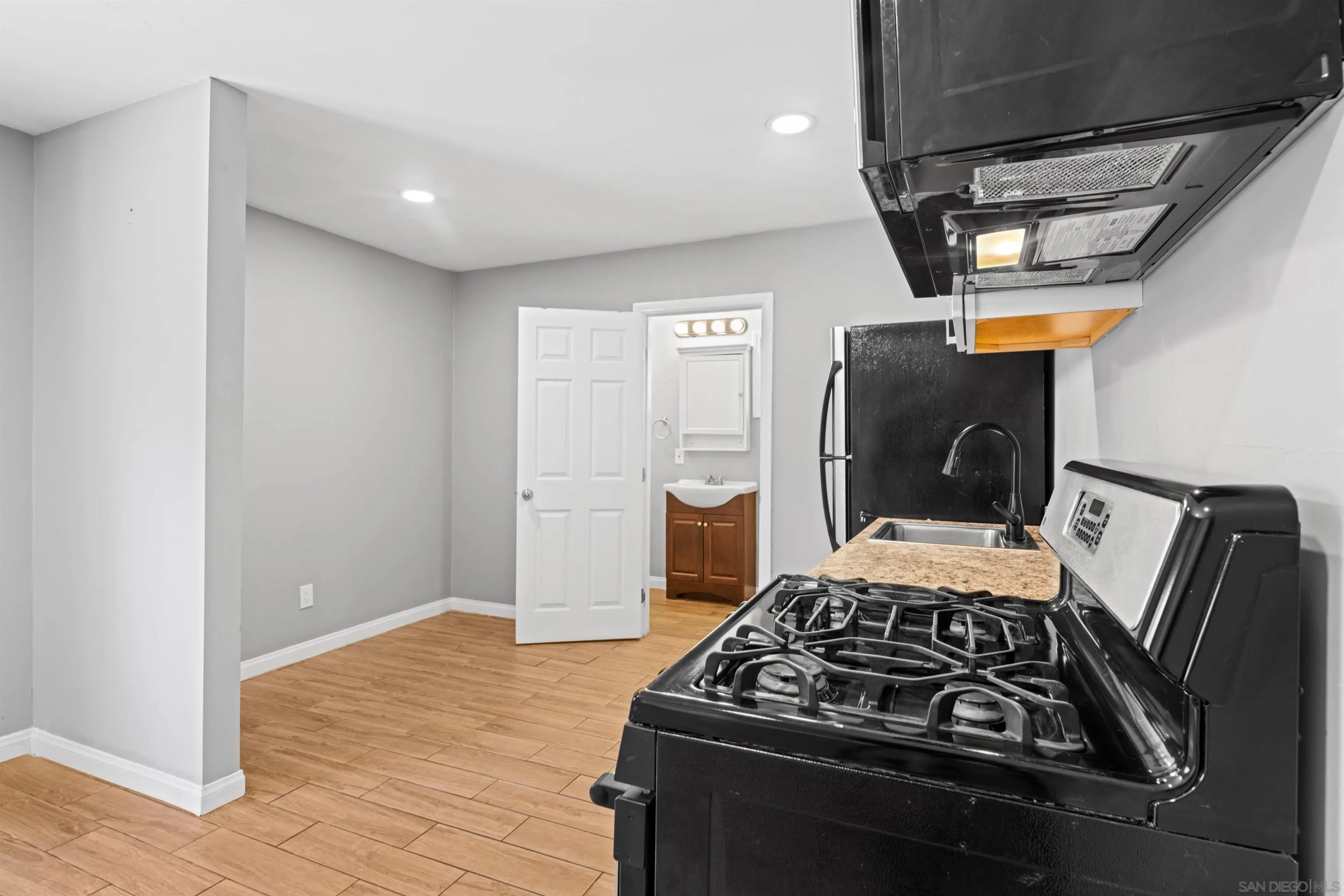 1610-12 Dahlia Avenue
