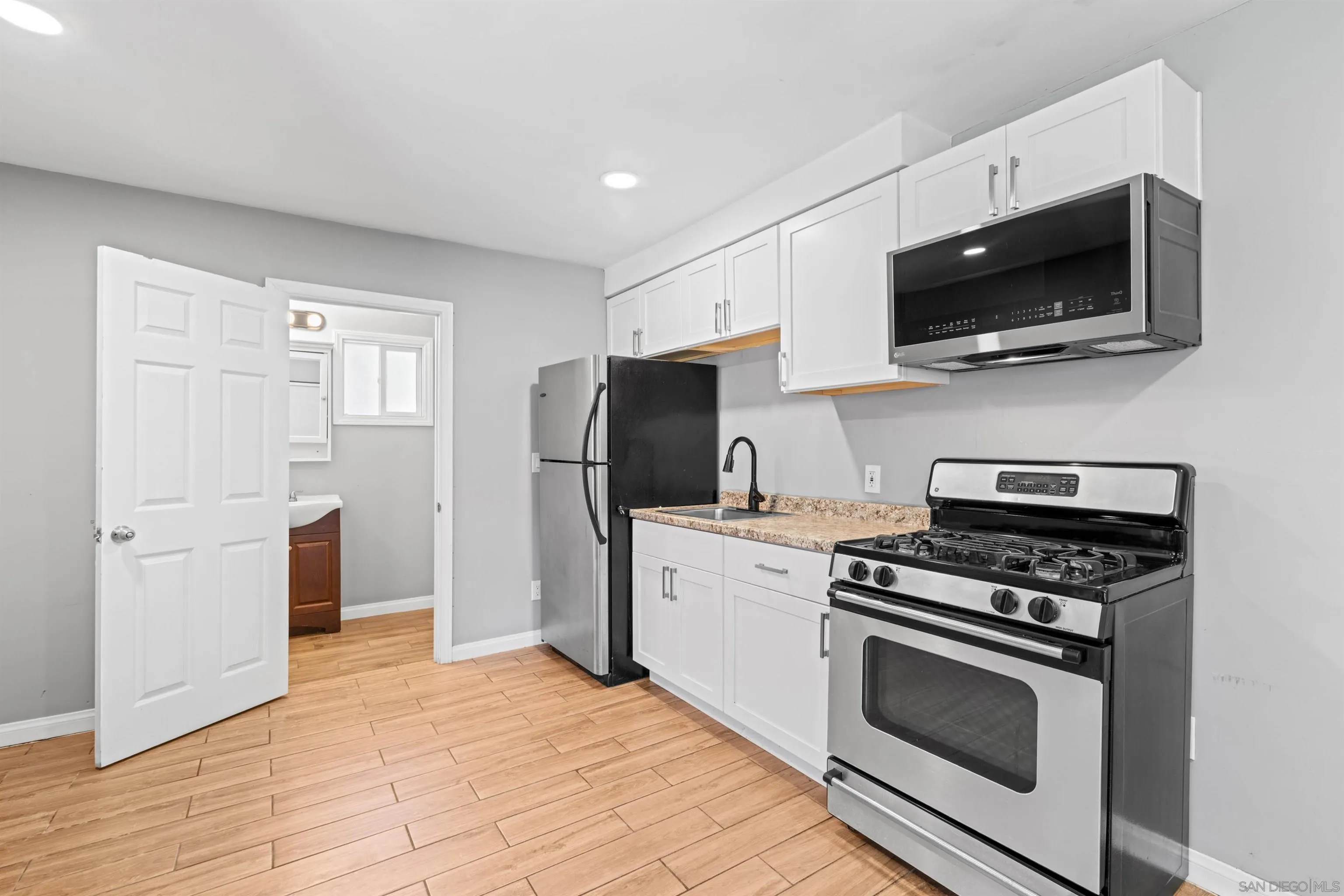 1610-12 Dahlia Avenue