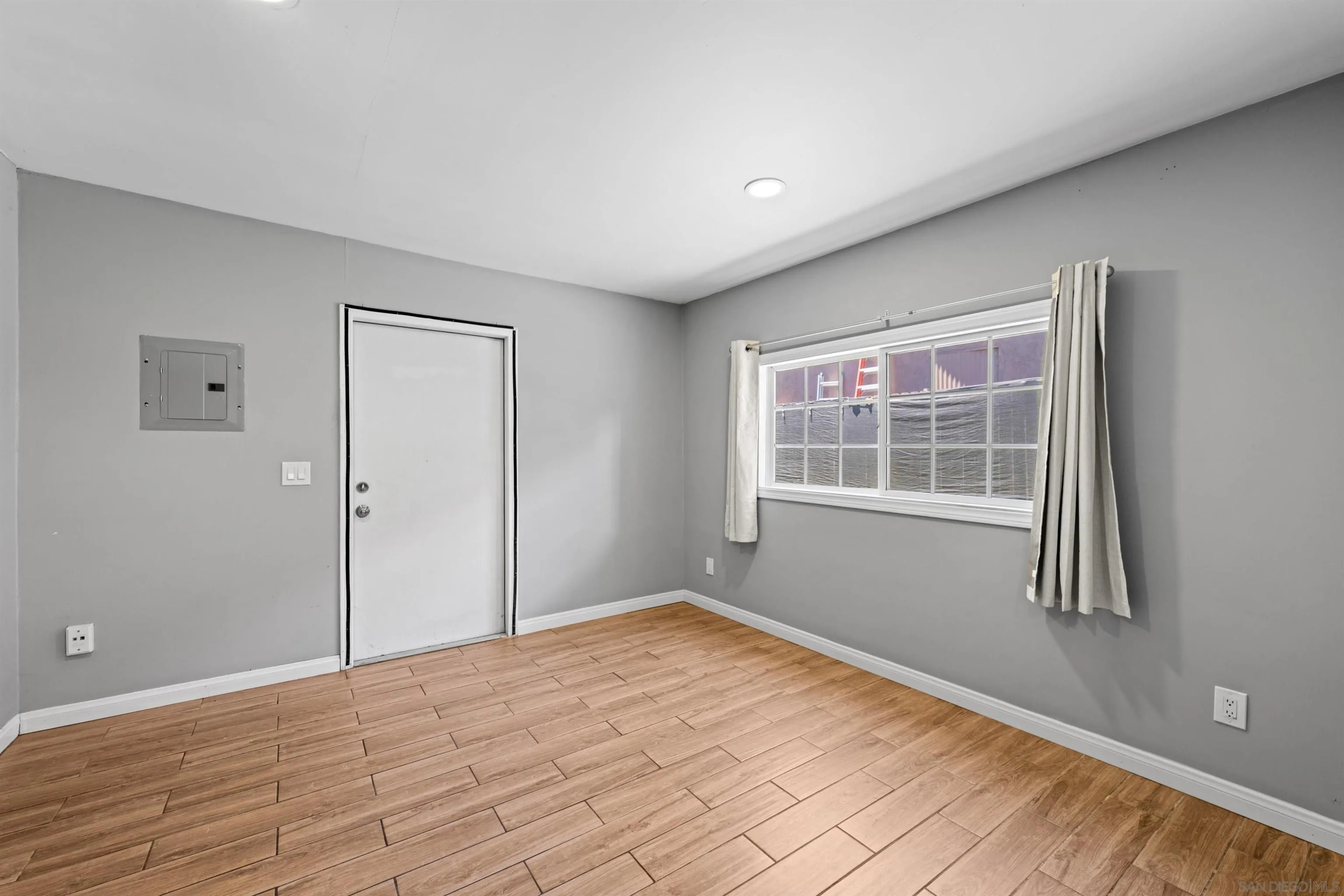 1610-12 Dahlia Avenue