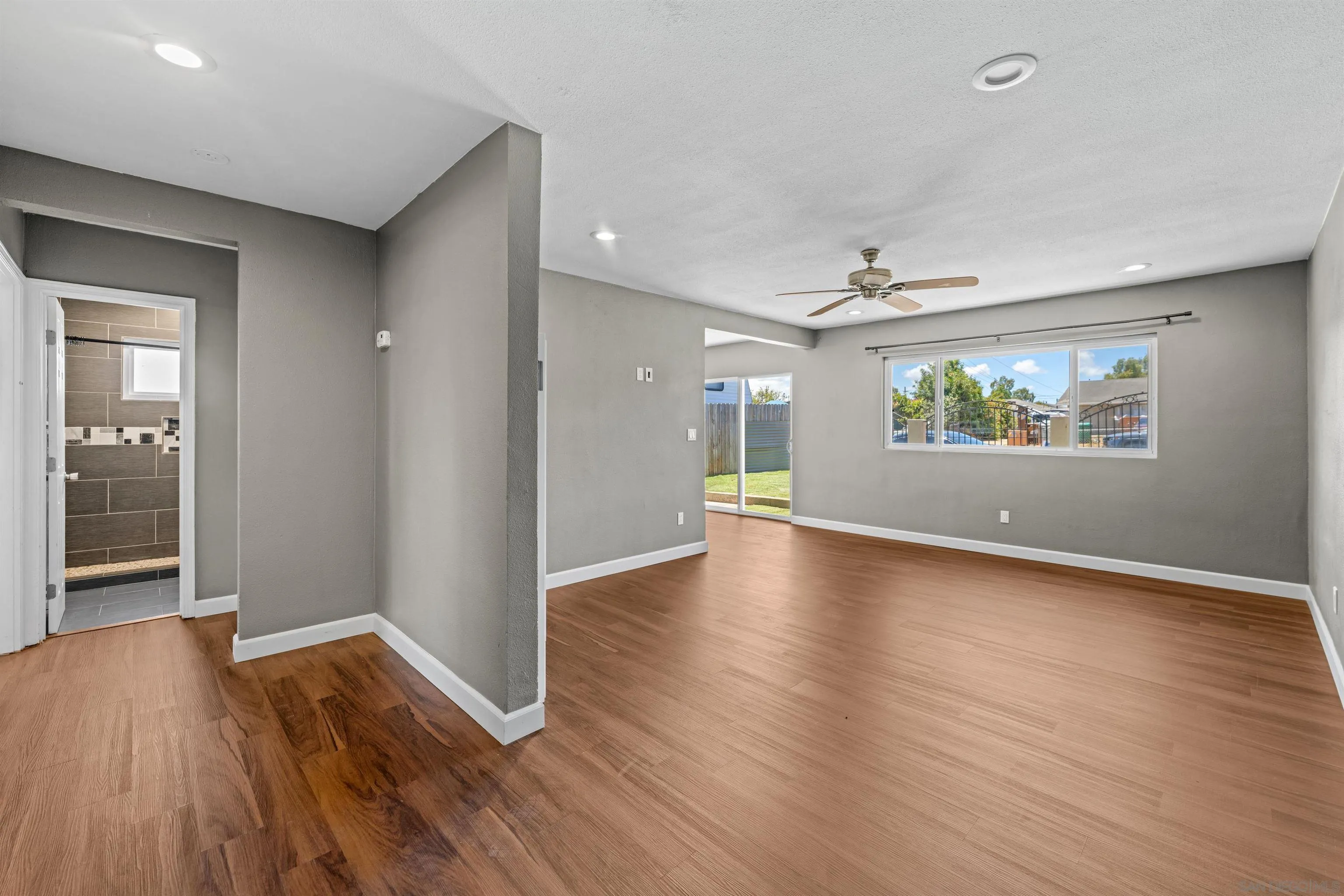 1610-12 Dahlia Avenue