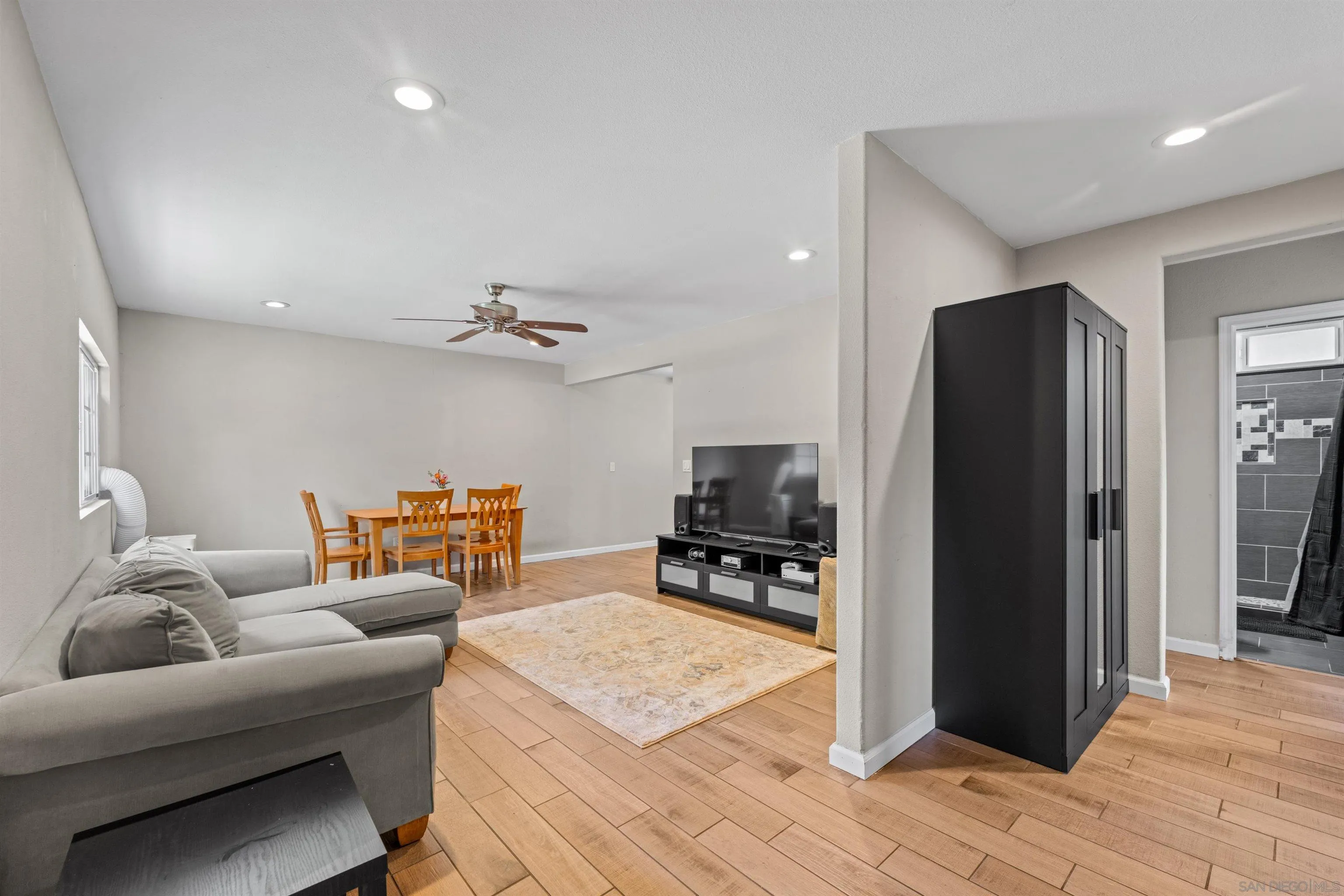 1610-12 Dahlia Avenue