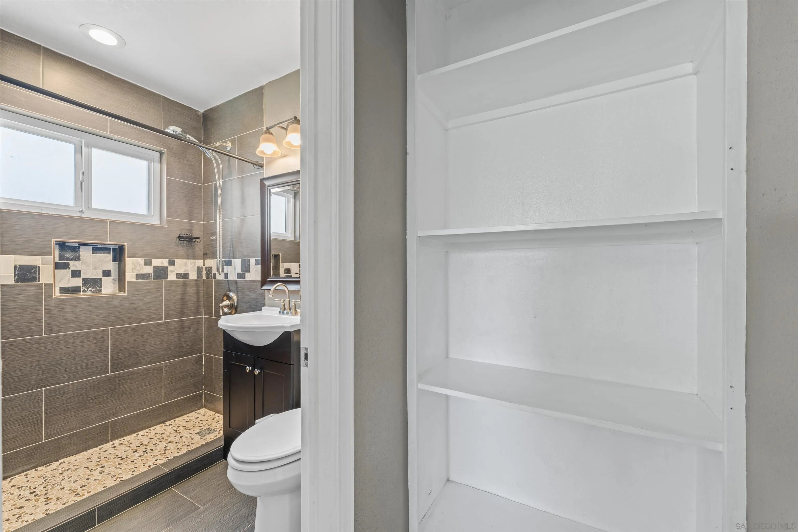 1610-12 Dahlia Avenue