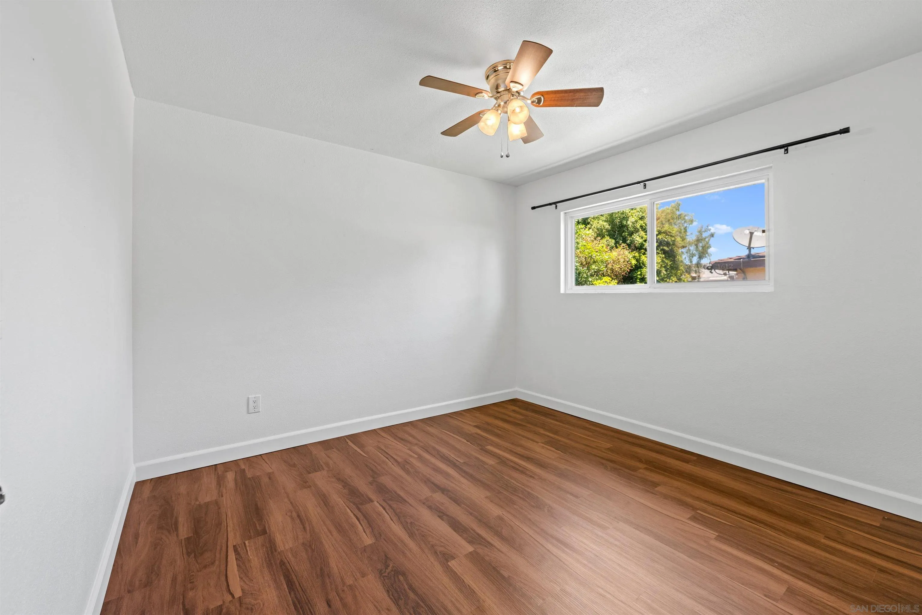 1610-12 Dahlia Avenue