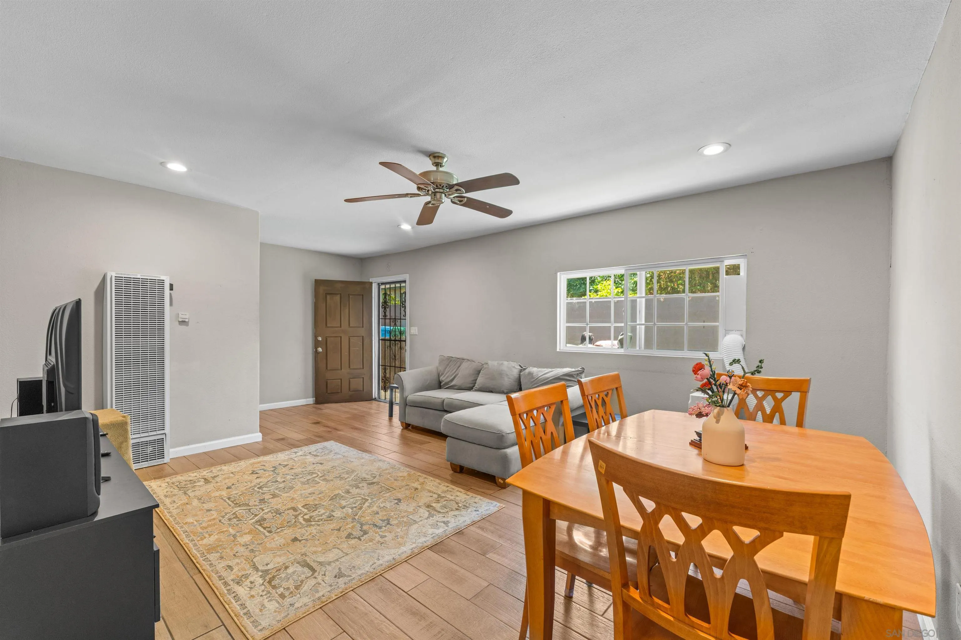 1610-12 Dahlia Avenue