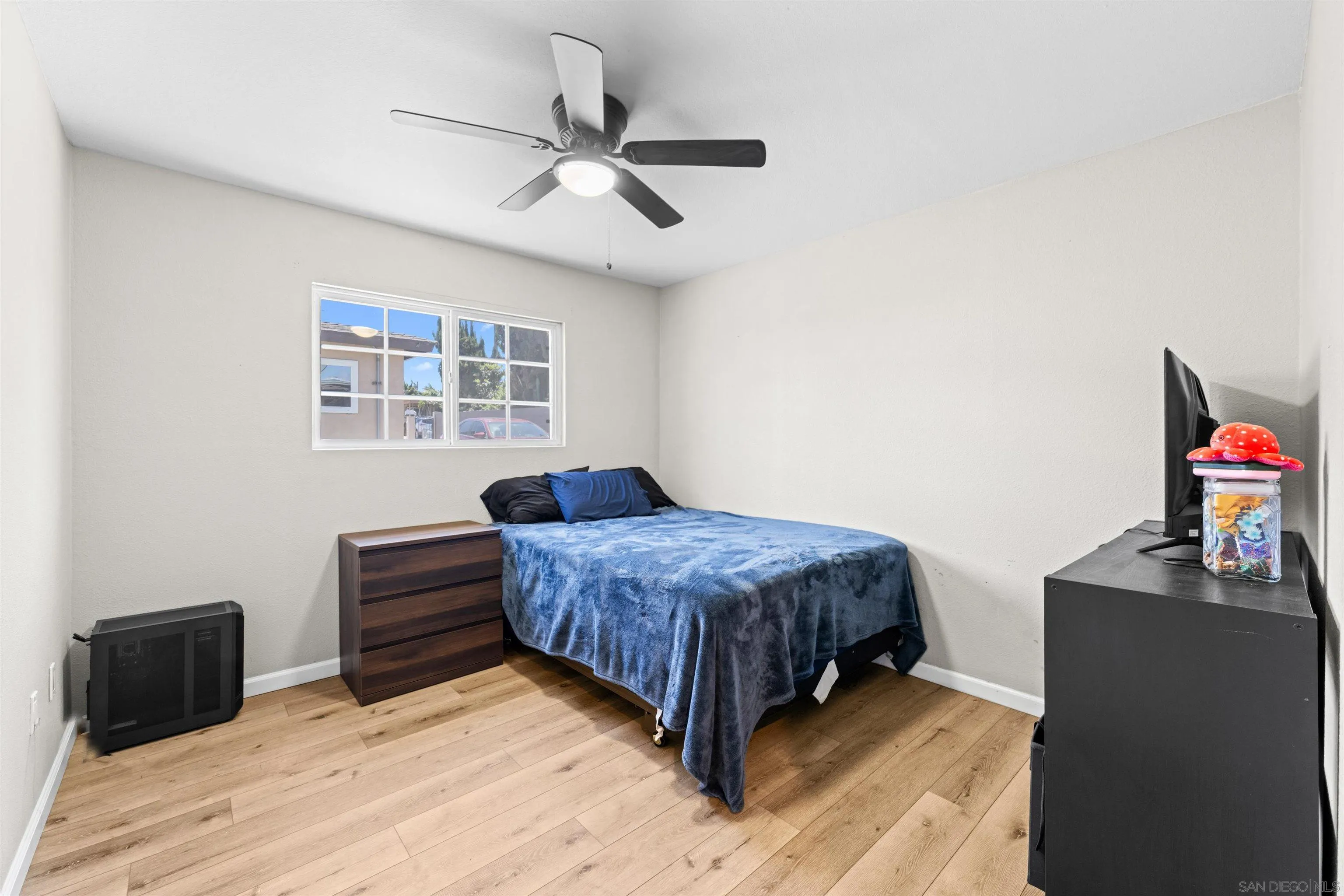 1610-12 Dahlia Avenue