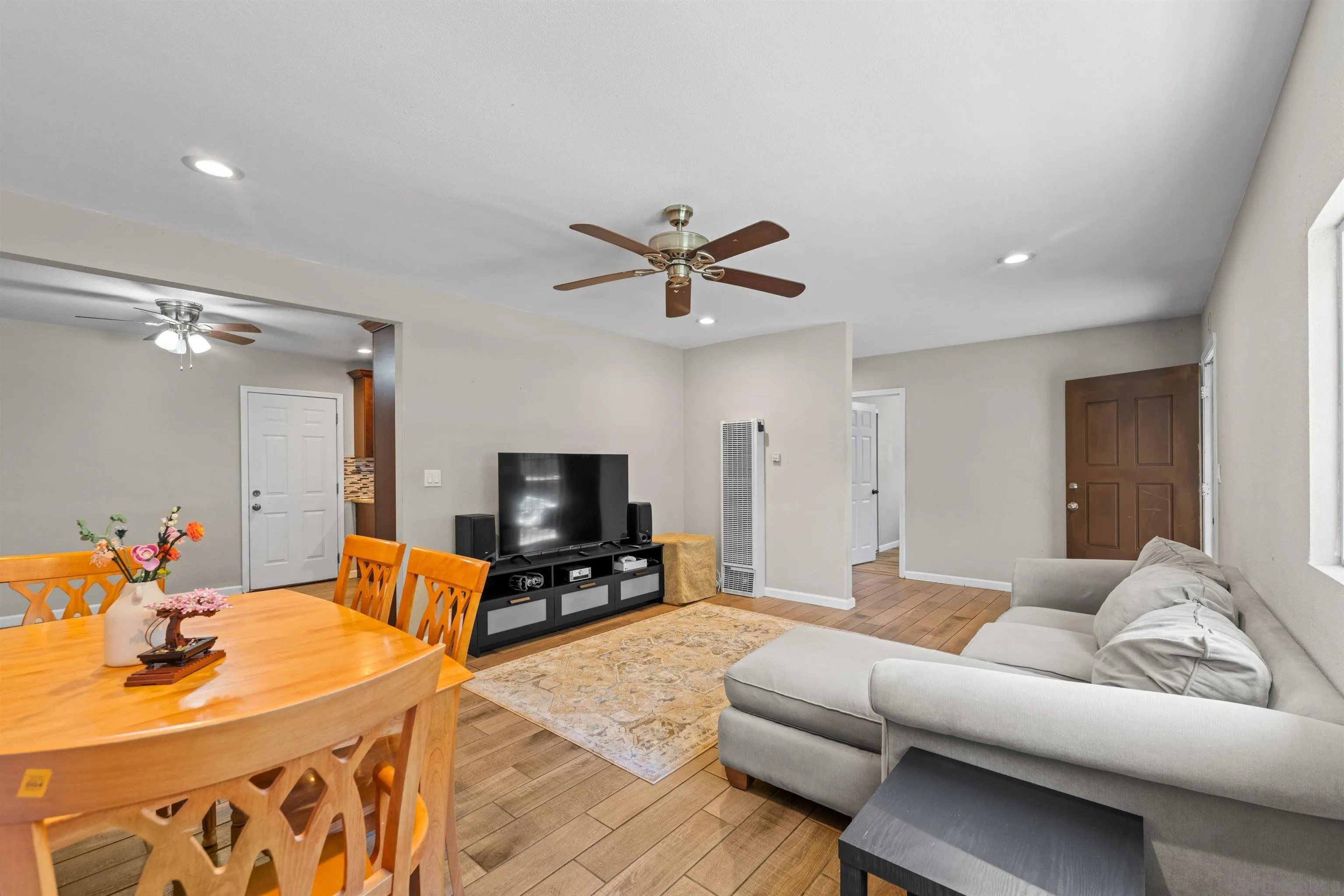 1610-12 Dahlia Avenue