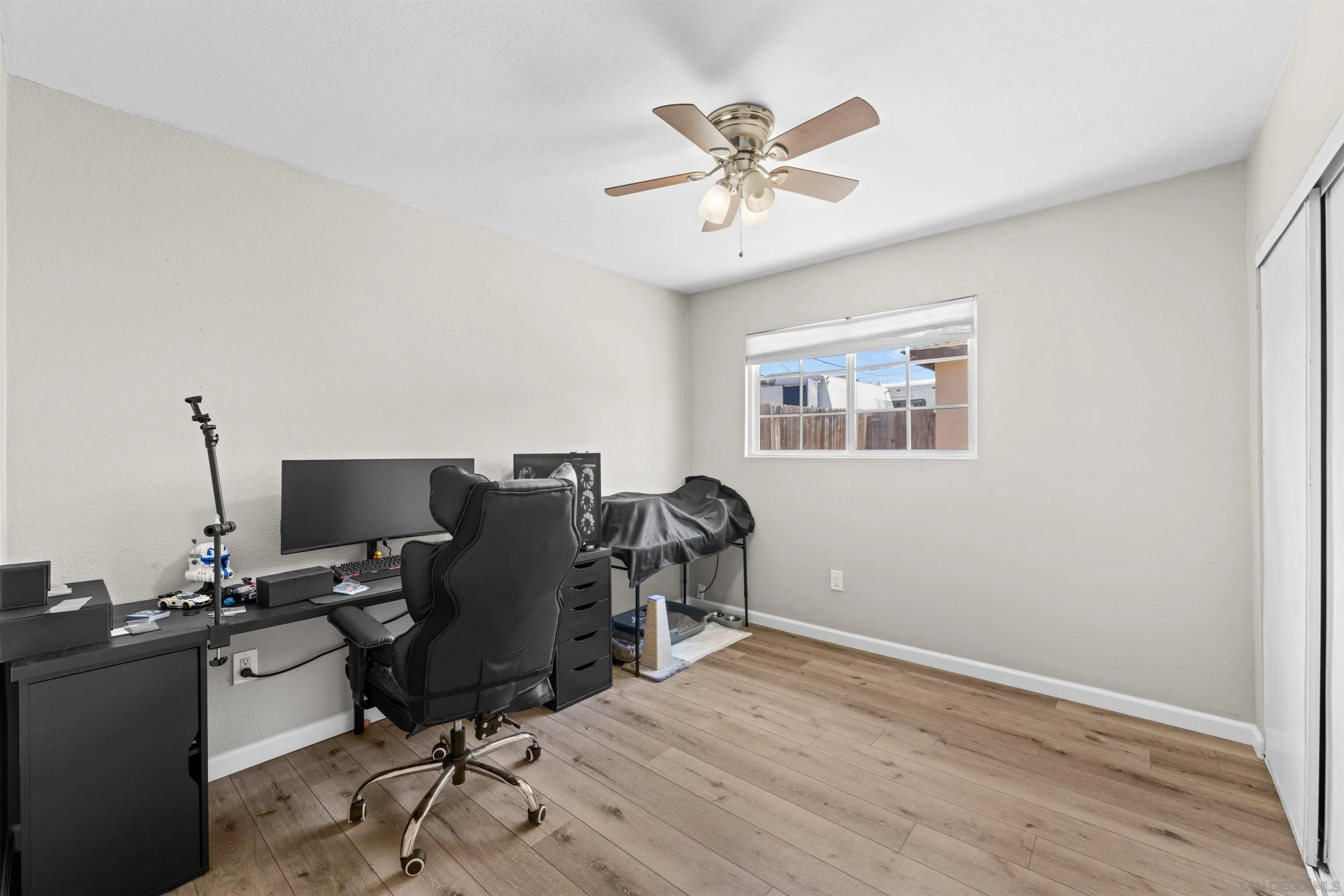 1610-12 Dahlia Avenue
