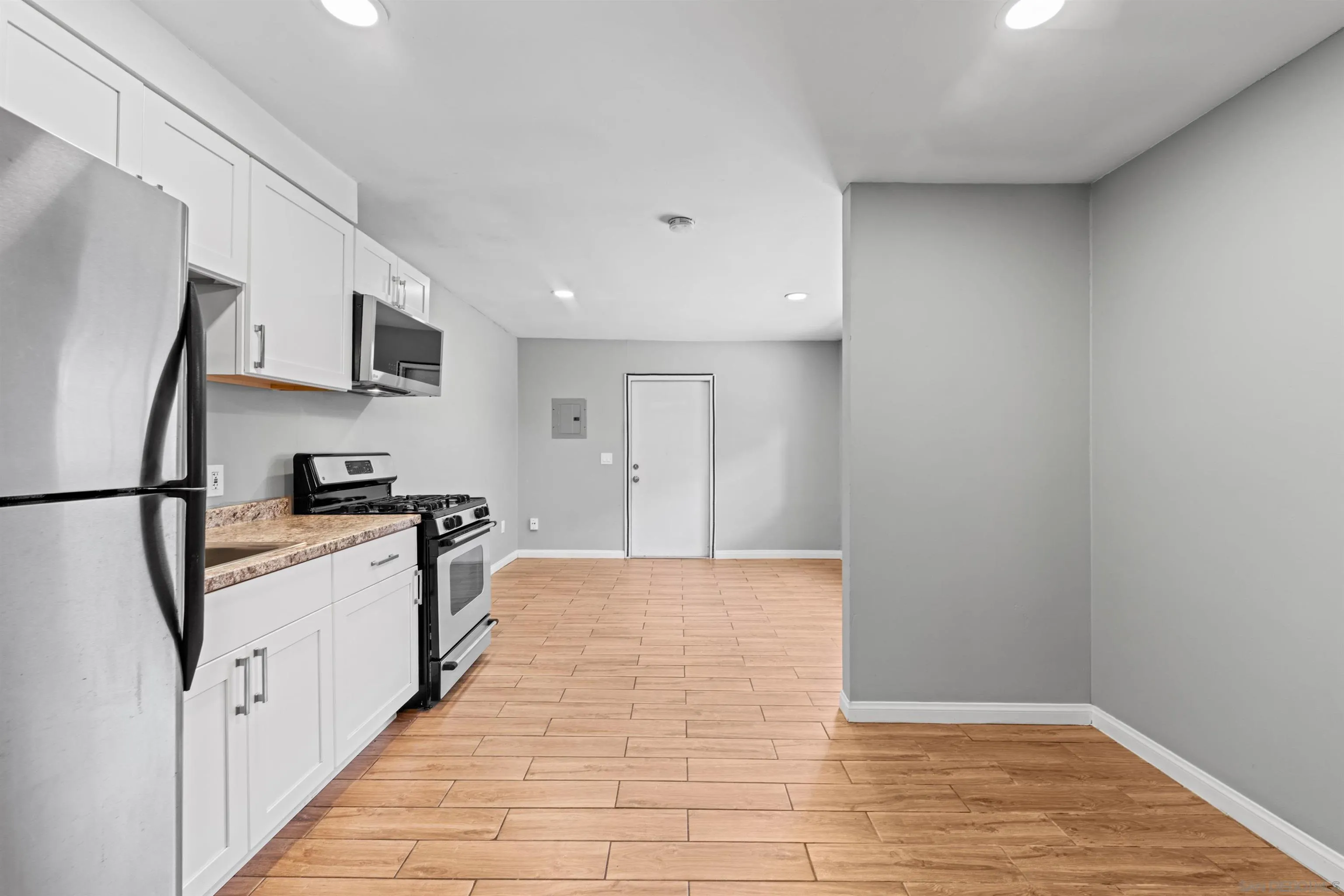 1610-12 Dahlia Avenue