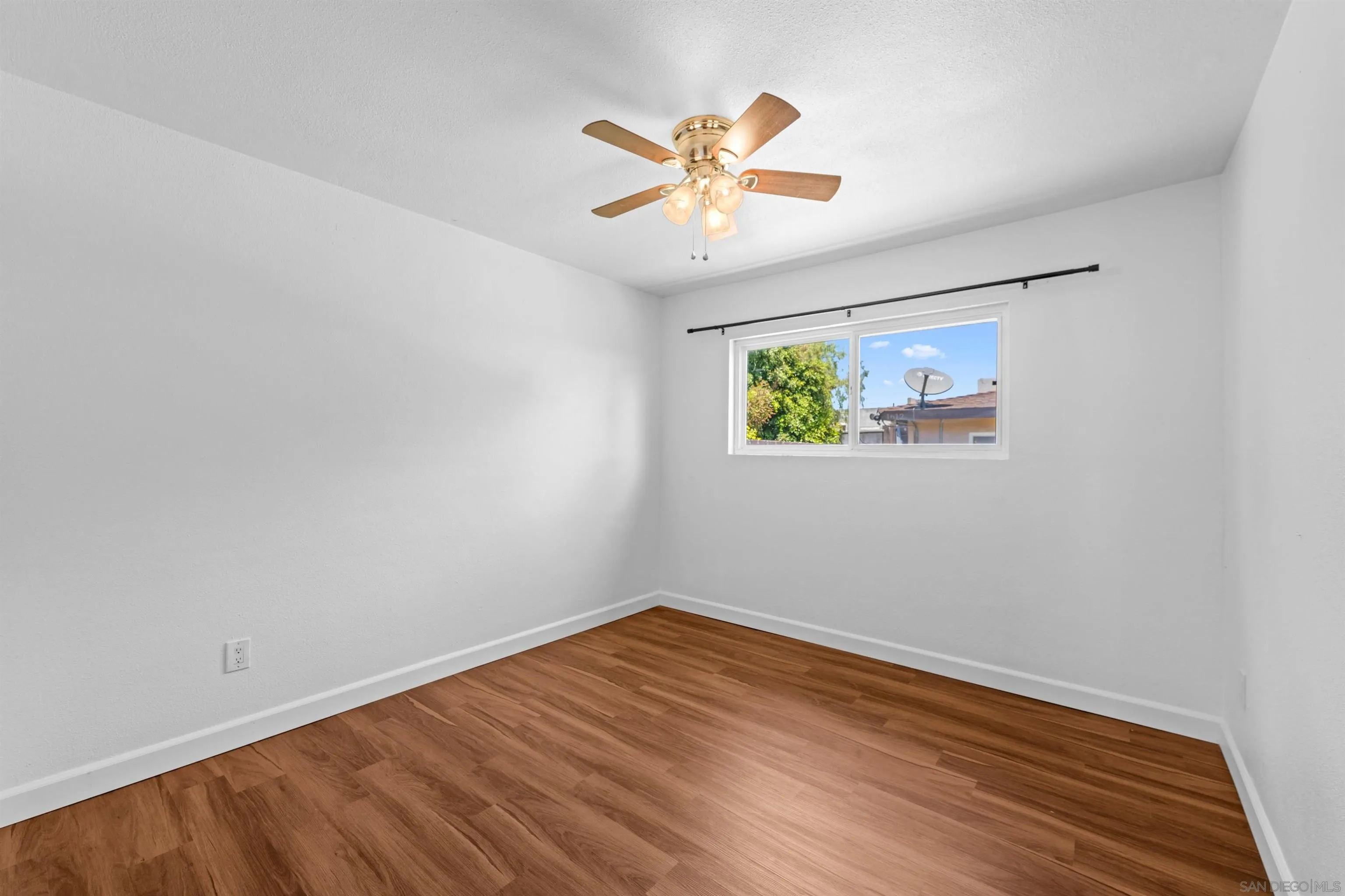 1610-12 Dahlia Avenue