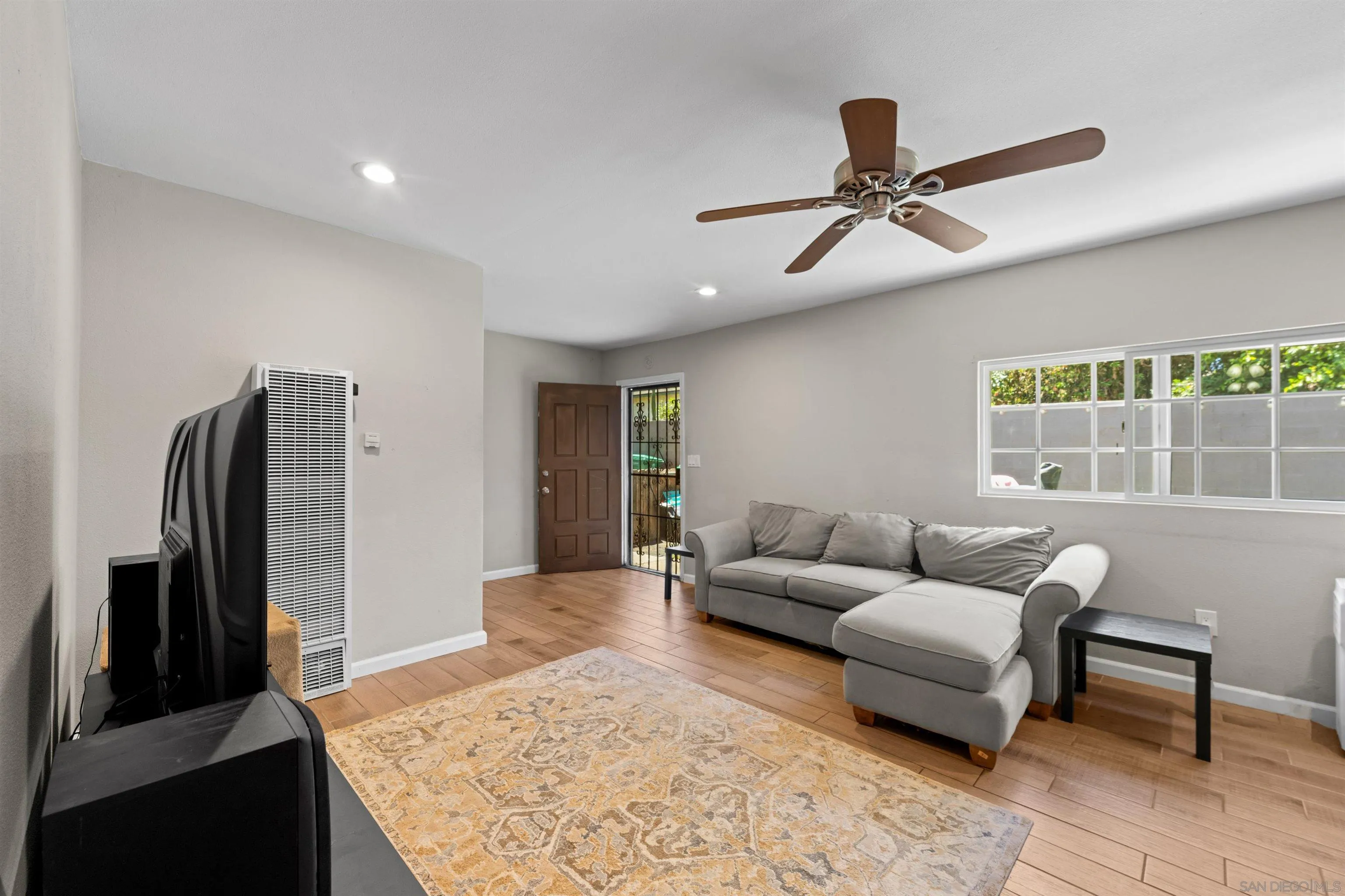 1610-12 Dahlia Avenue