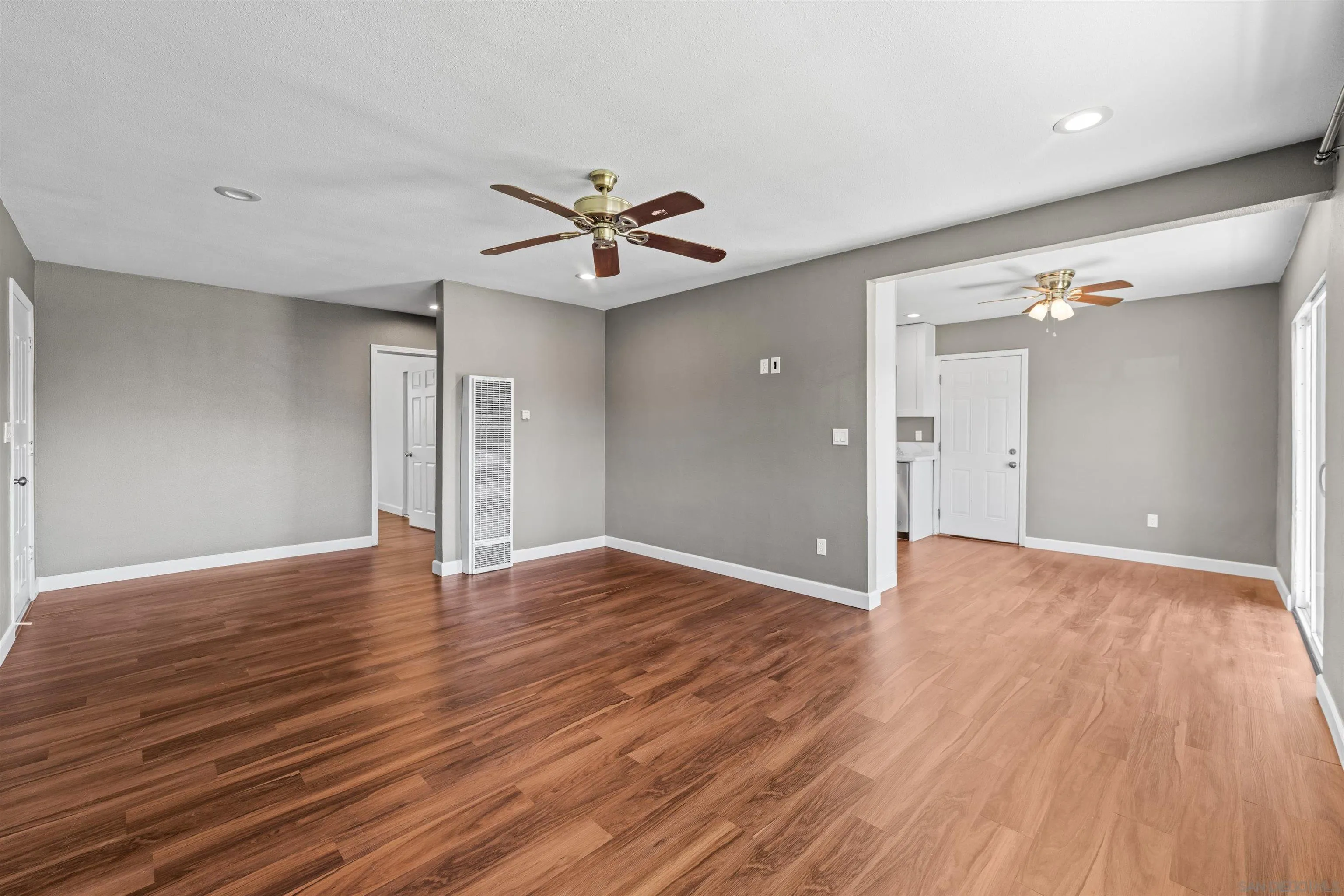 1610-12 Dahlia Avenue