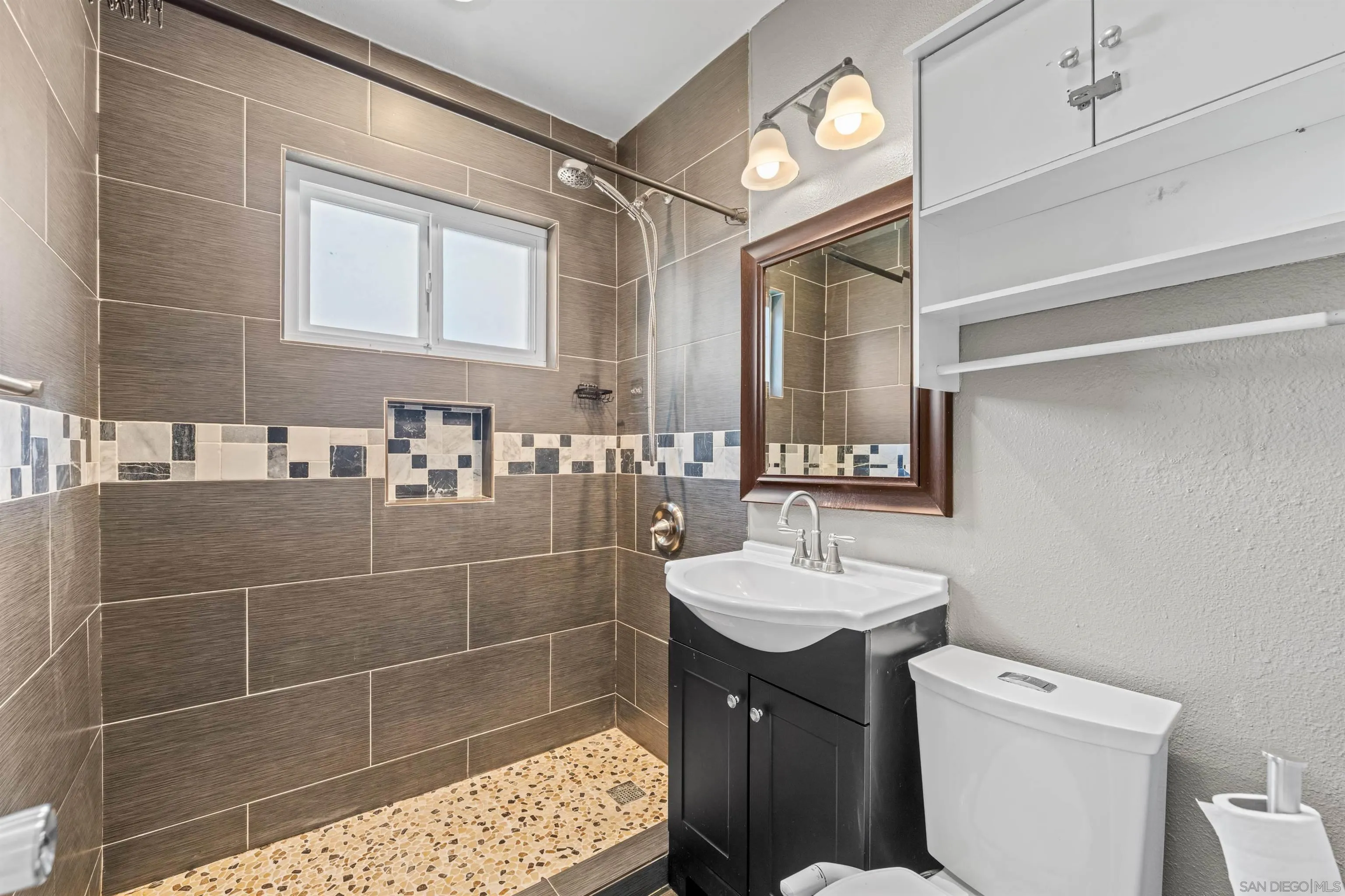 1610-12 Dahlia Avenue