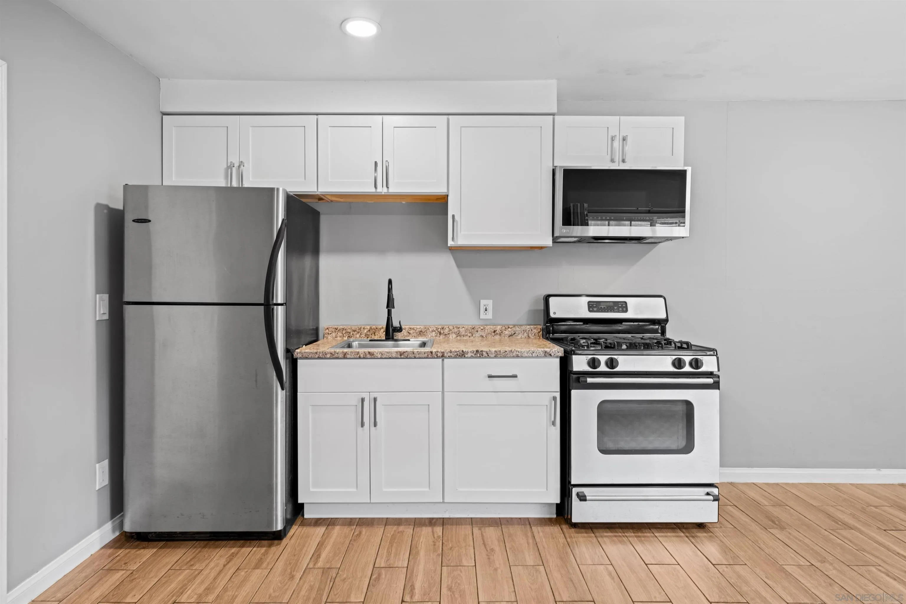 1610-12 Dahlia Avenue