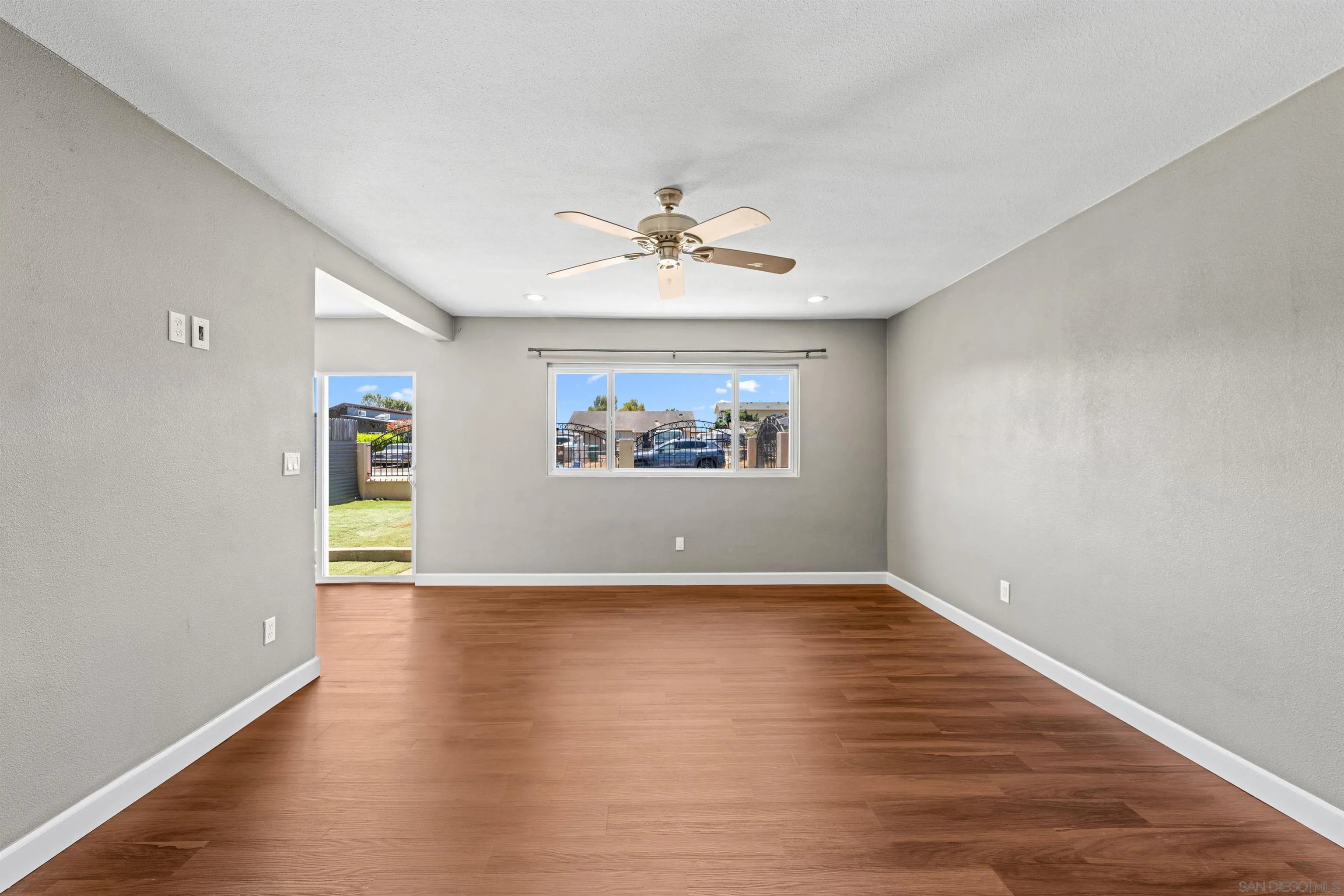 1610-12 Dahlia Avenue