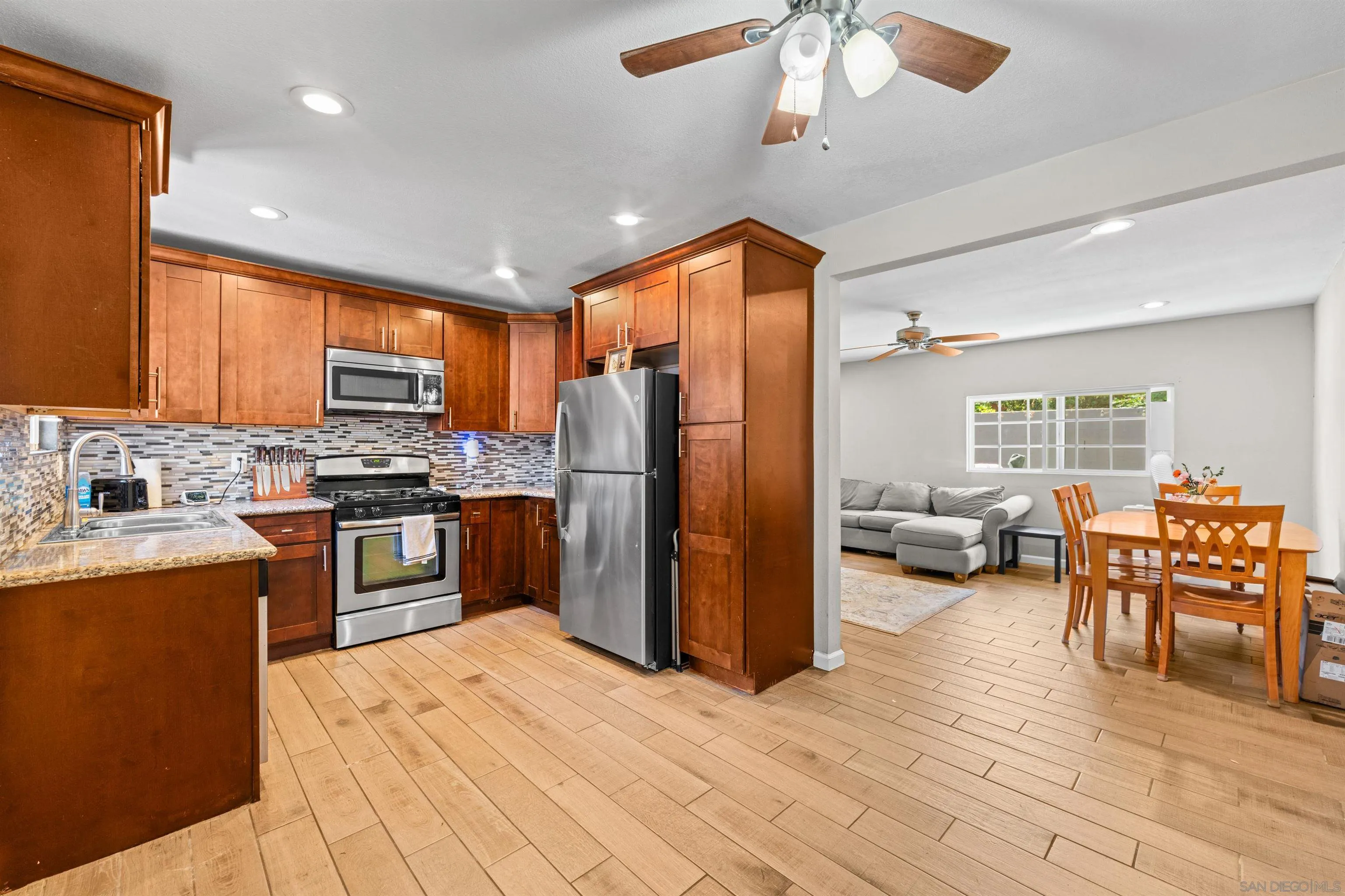 1610-12 Dahlia Avenue