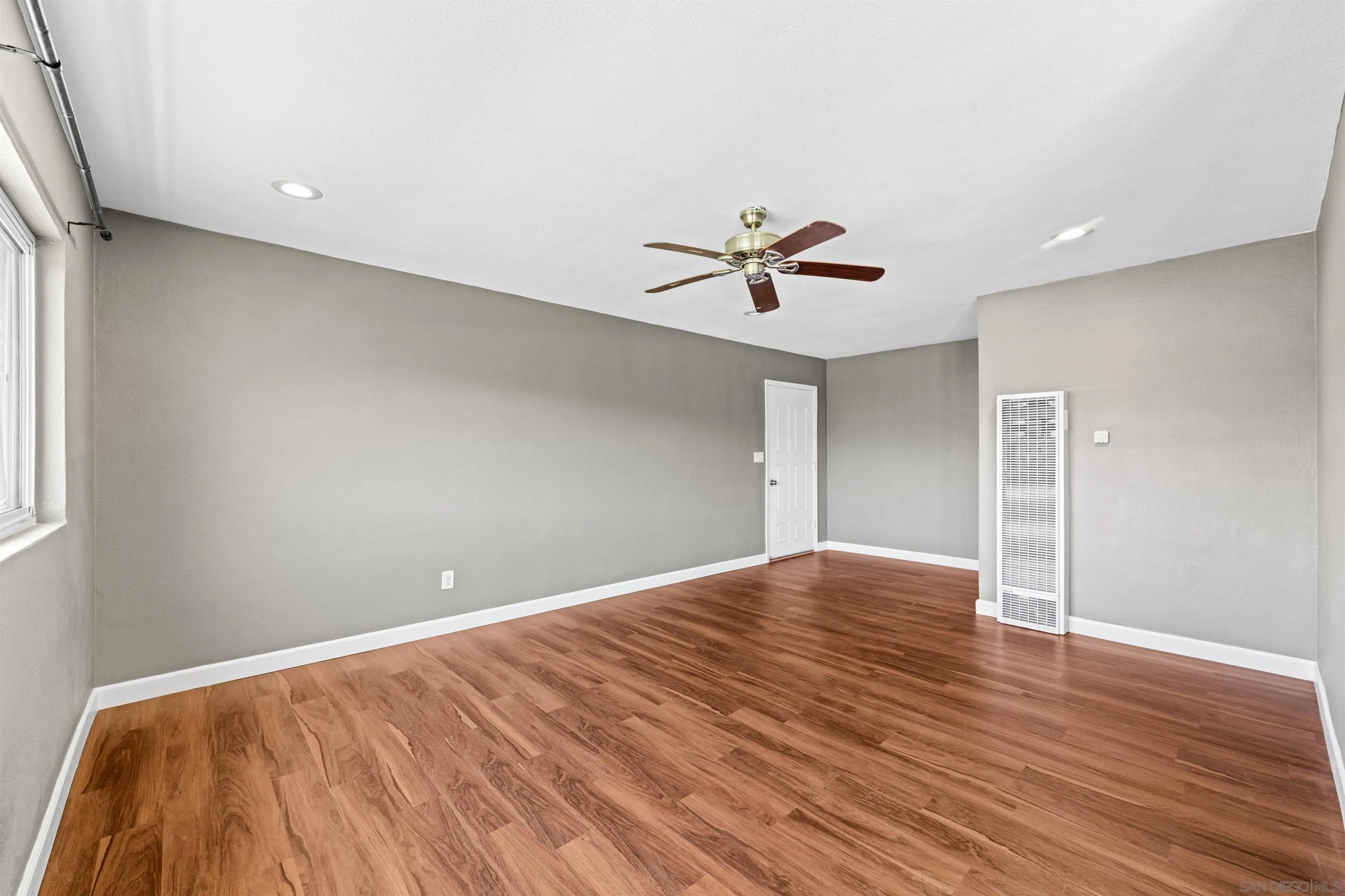 1610-12 Dahlia Avenue