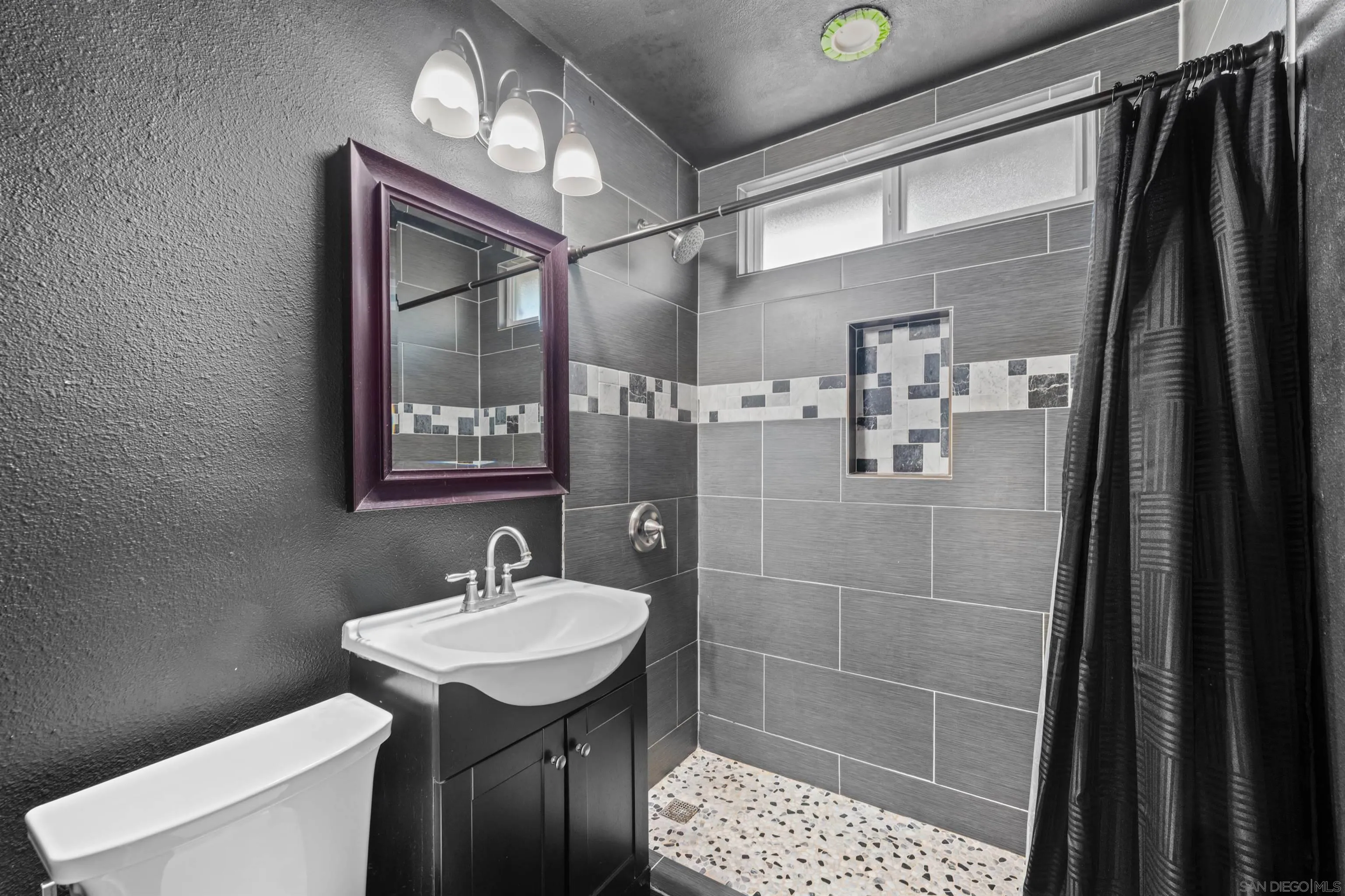 1610-12 Dahlia Avenue