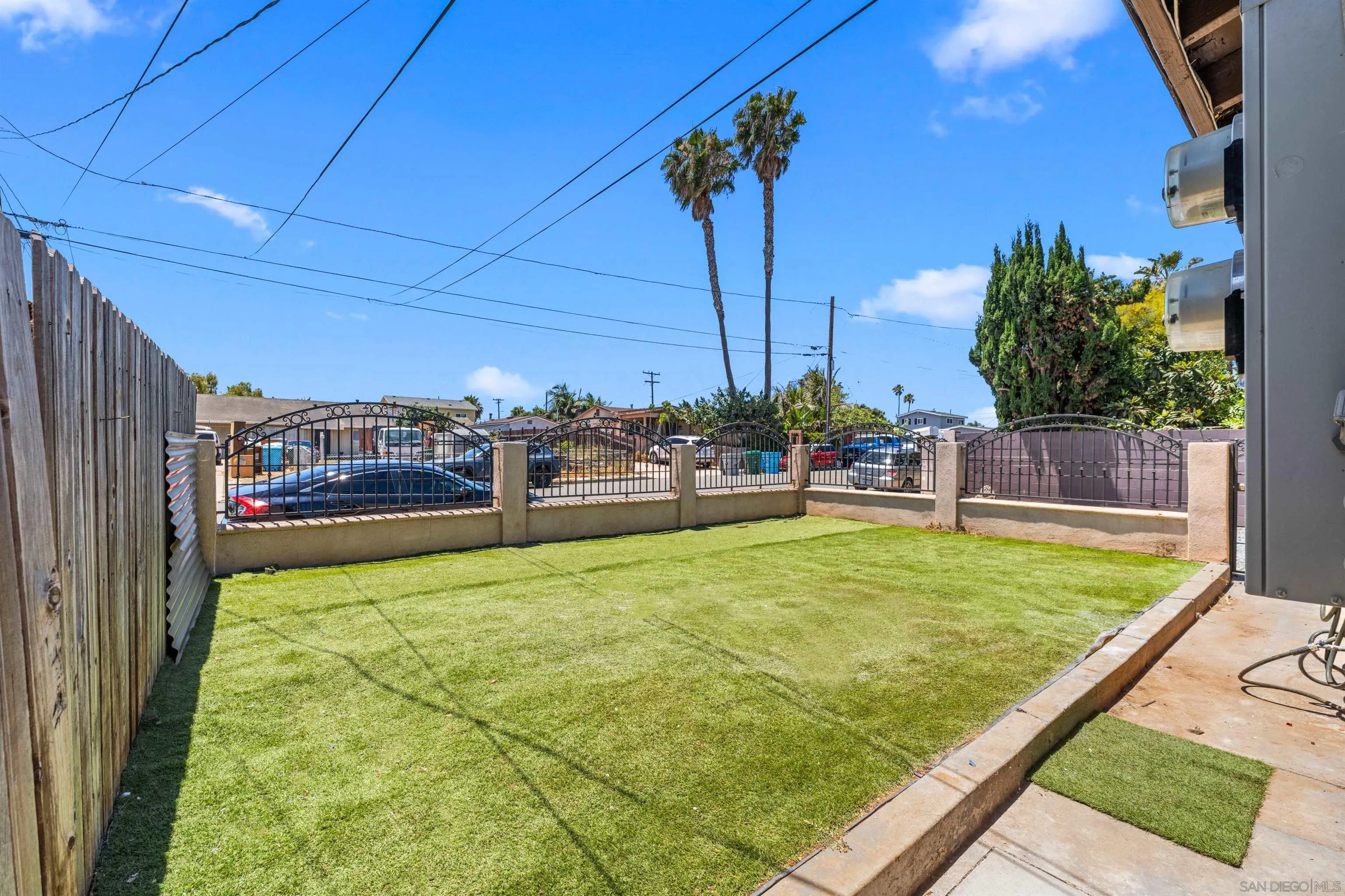 1610-12 Dahlia Avenue