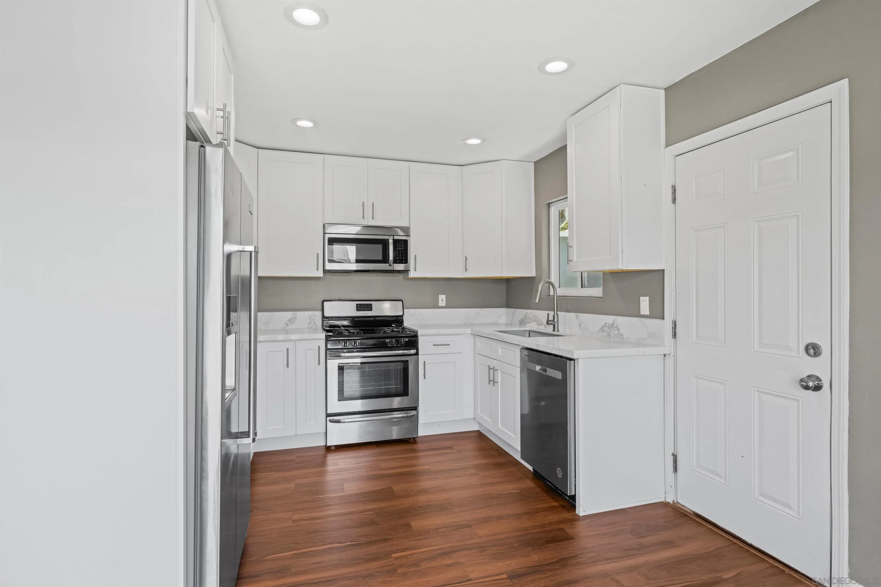 1610-12 Dahlia Avenue