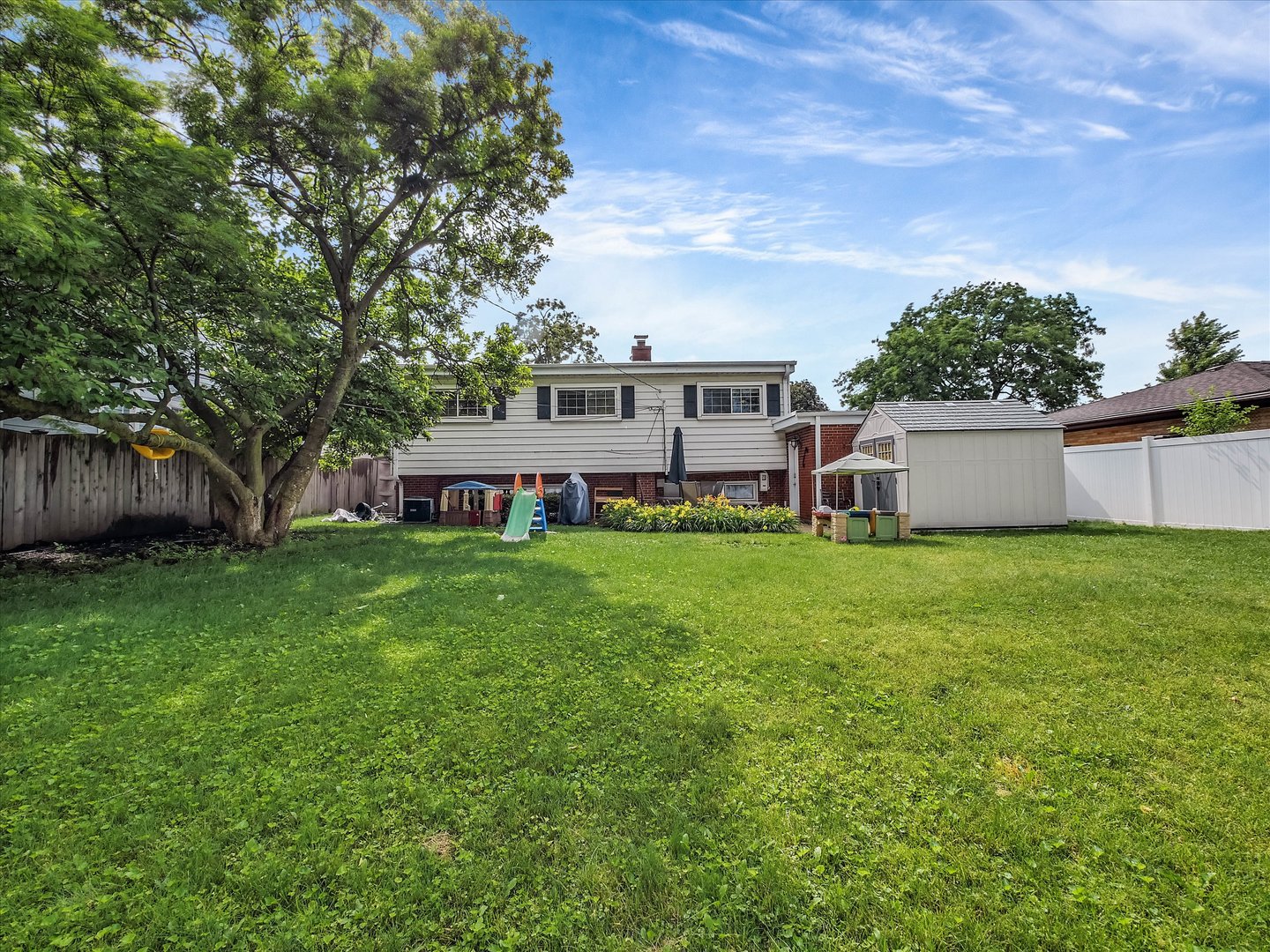410 E HUNTINGTON Lane
