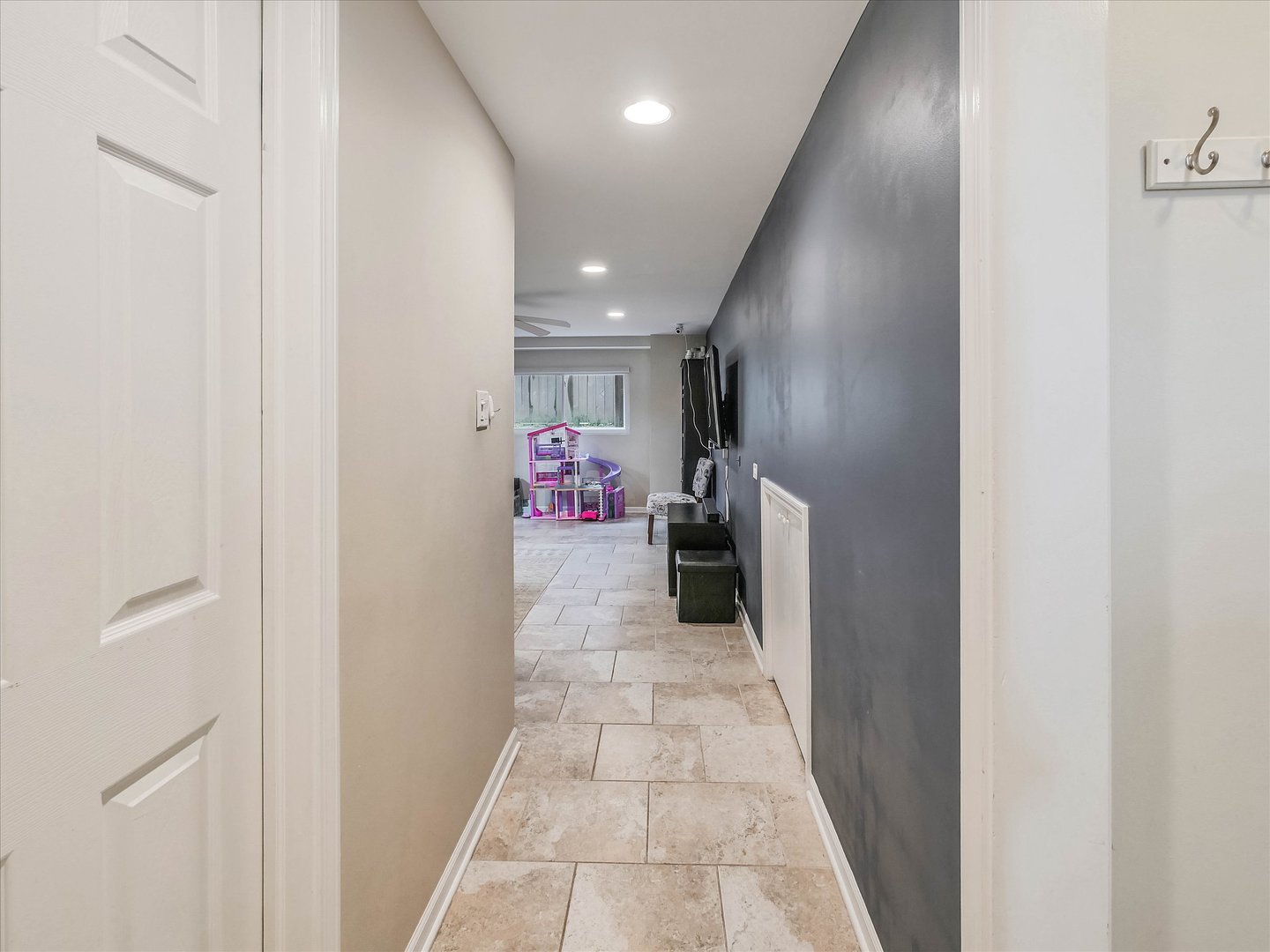 410 E HUNTINGTON Lane