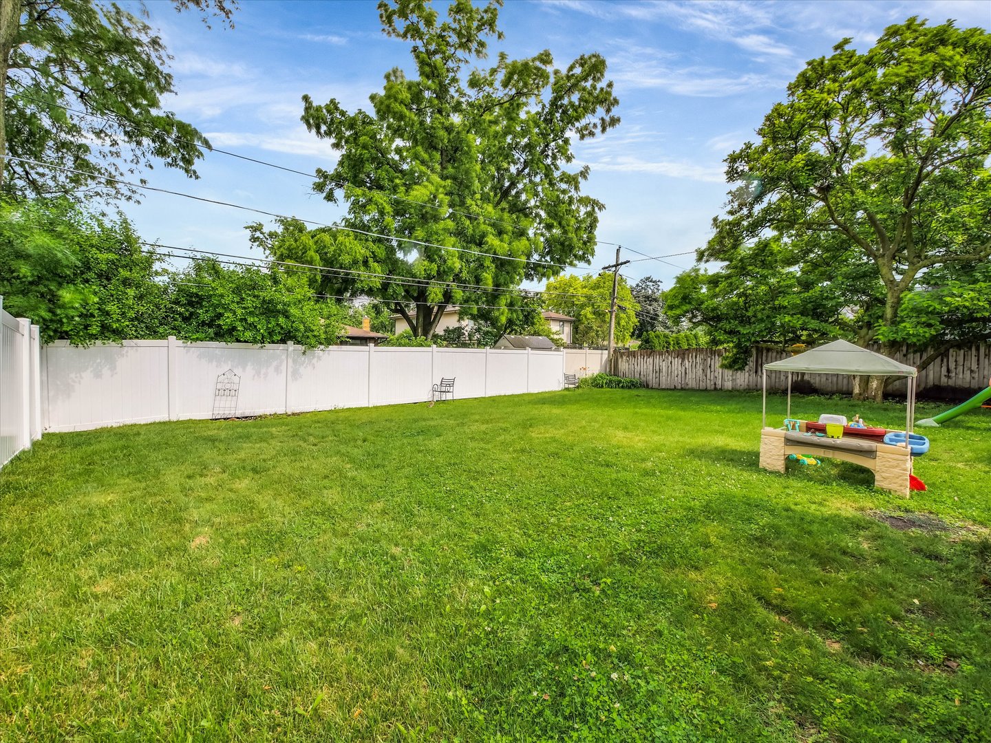 410 E HUNTINGTON Lane