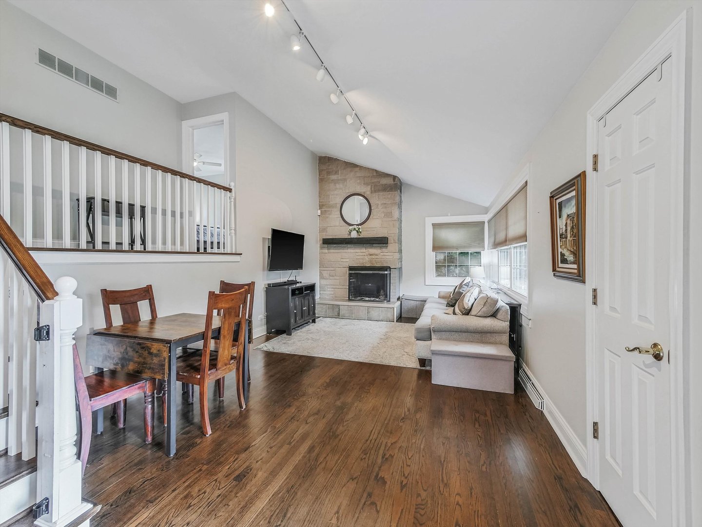 410 E HUNTINGTON Lane