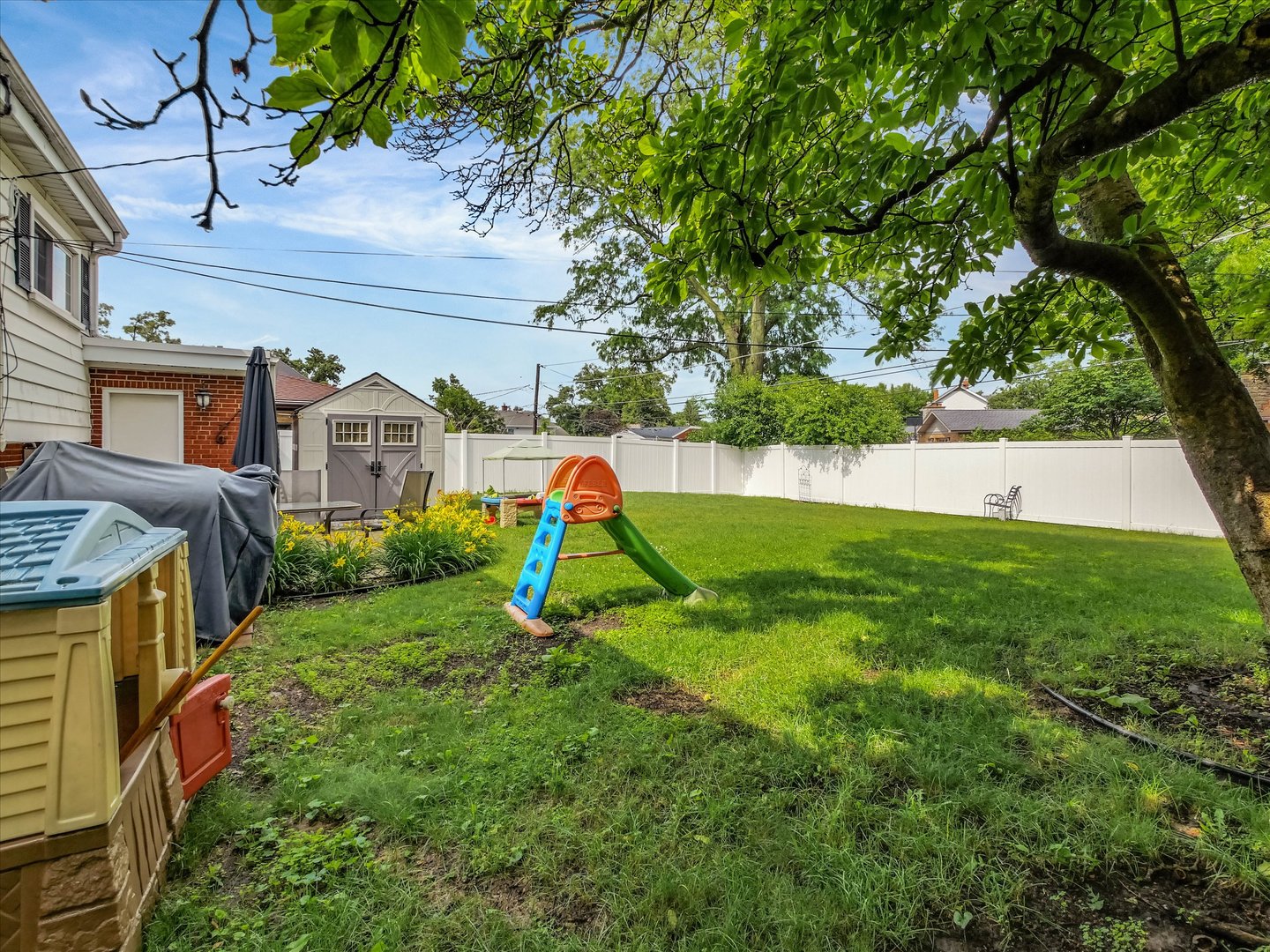 410 E HUNTINGTON Lane