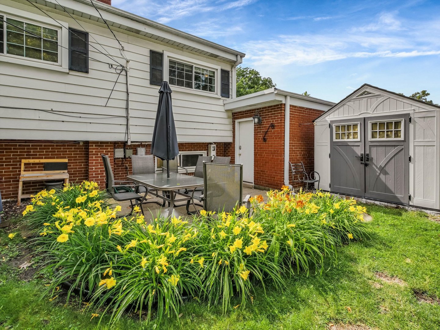 410 E HUNTINGTON Lane