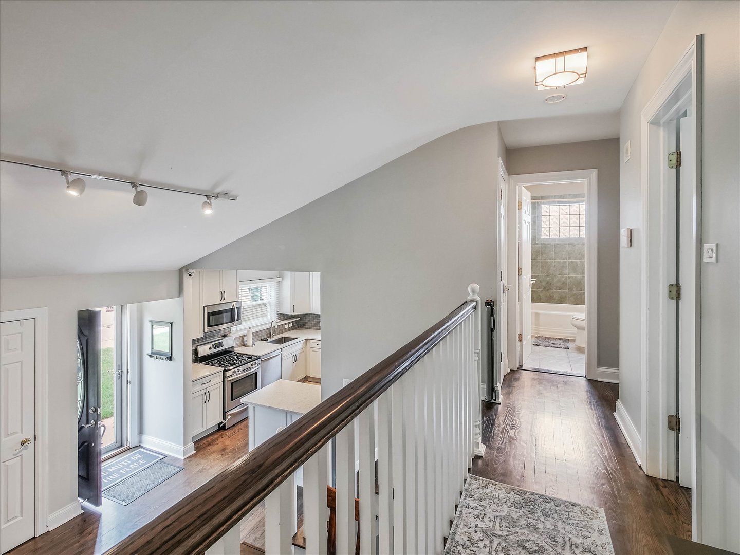 410 E HUNTINGTON Lane