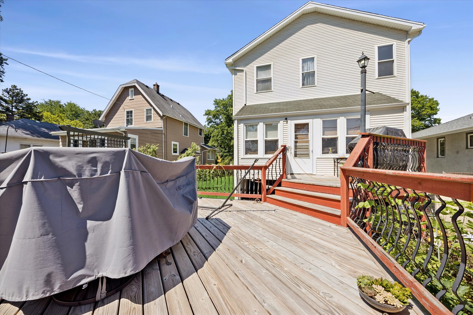 721 N Brainard Avenue