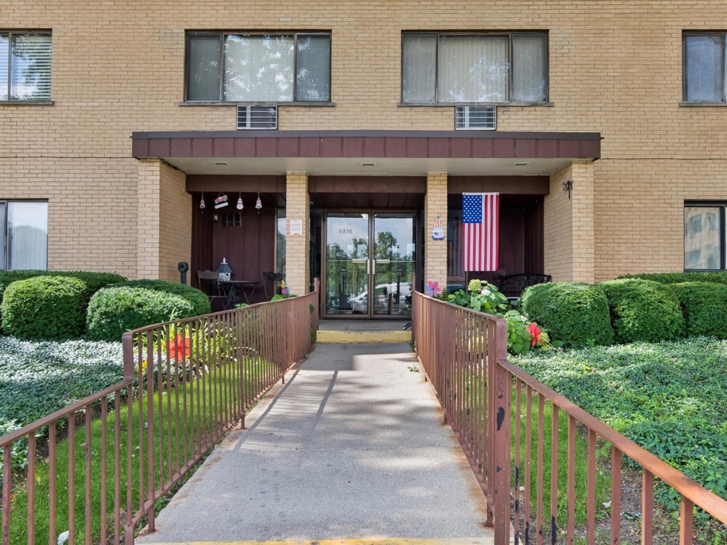 6670 S Brainard Avenue Unit: 409