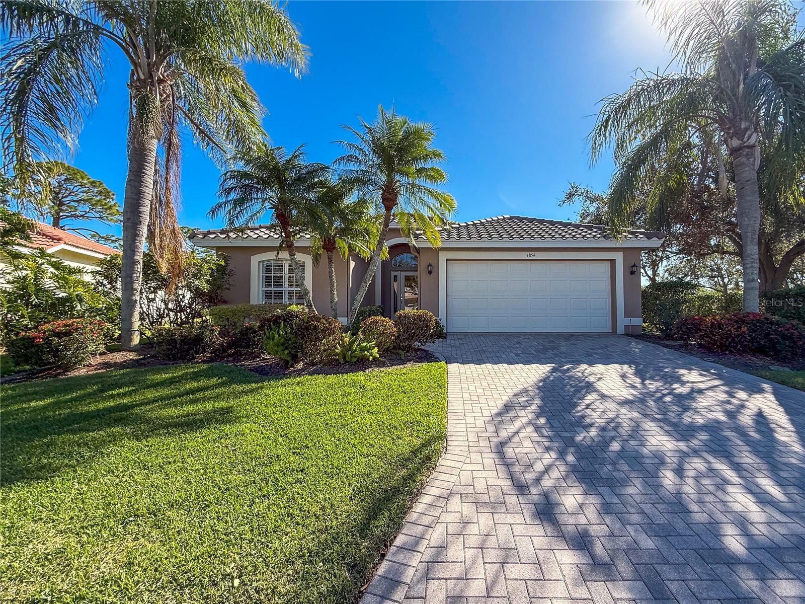 4854 SABAL LAKE CIR