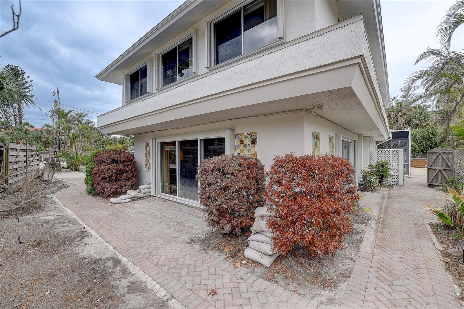 3712 SANDSPUR LN