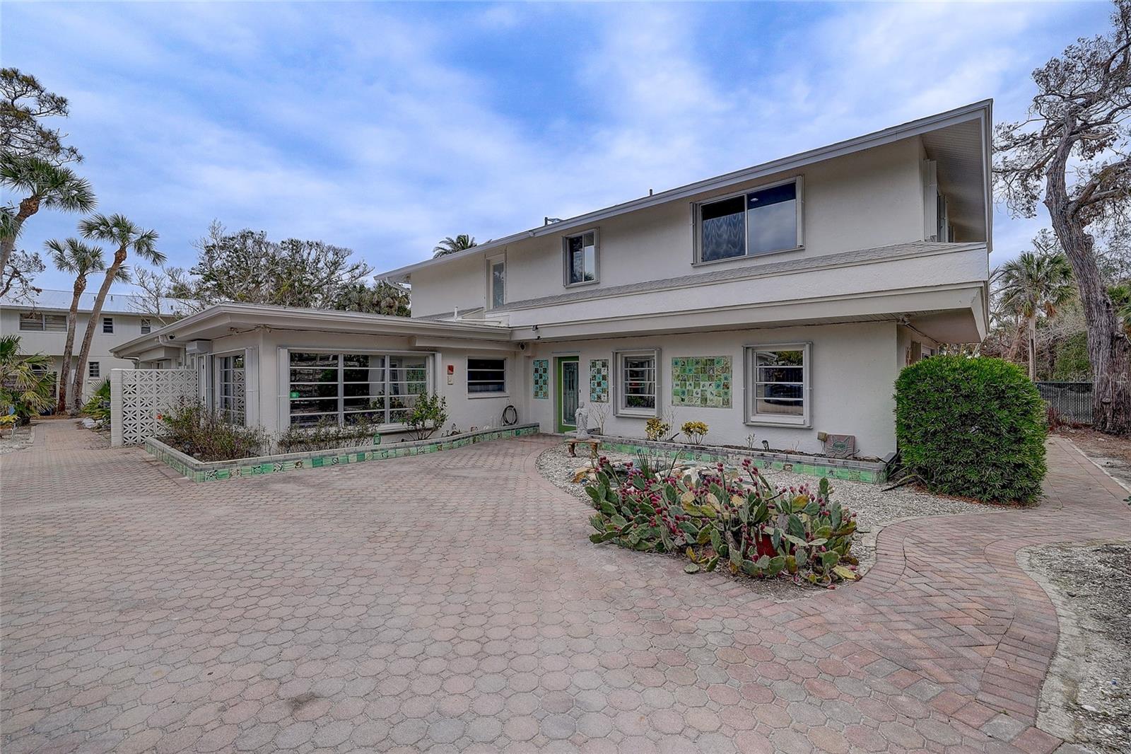 3712 SANDSPUR LN