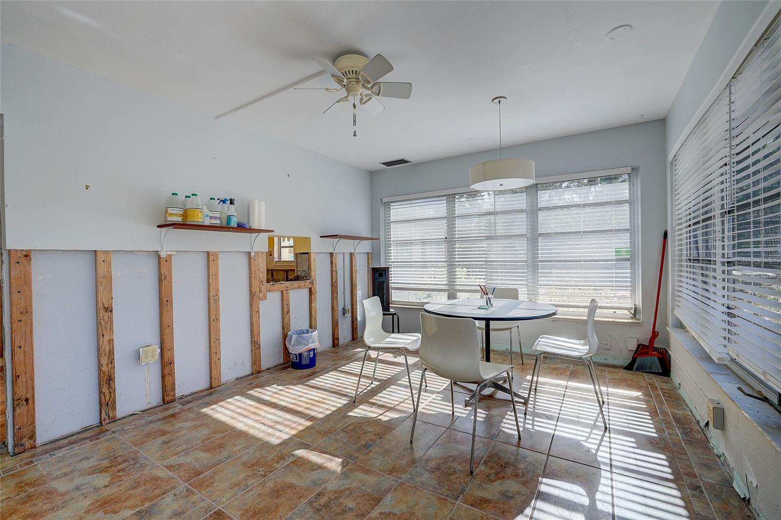 3712 SANDSPUR LN