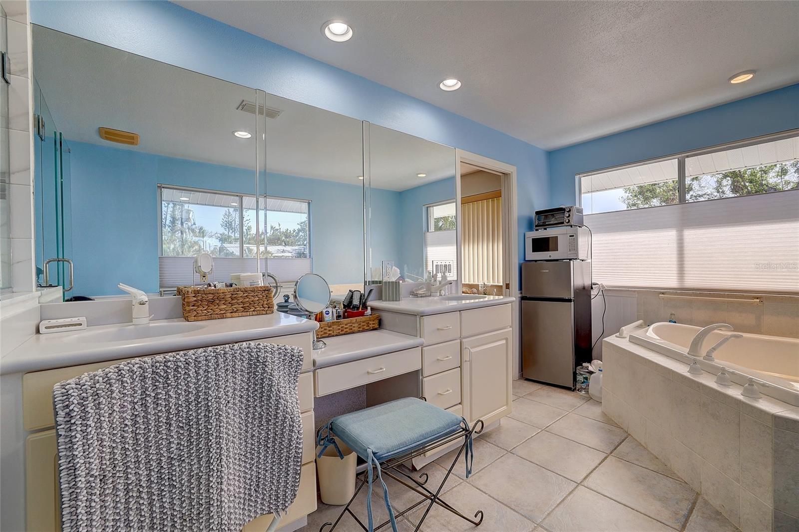 3712 SANDSPUR LN