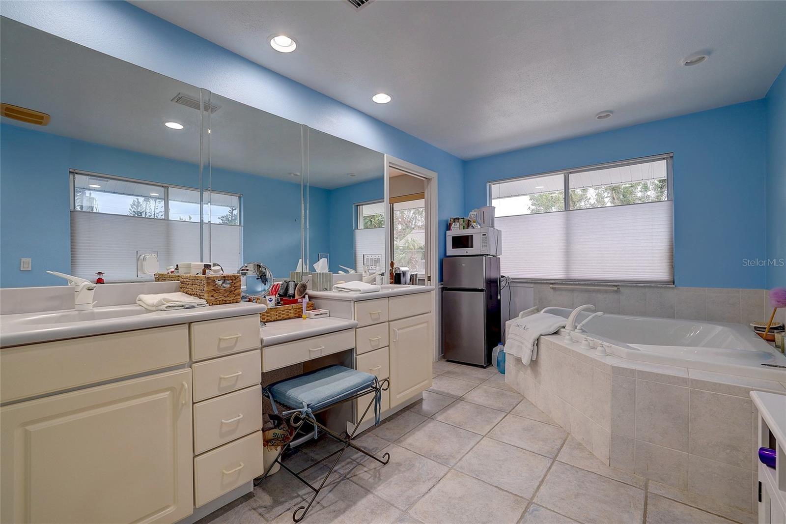 3712 SANDSPUR LN