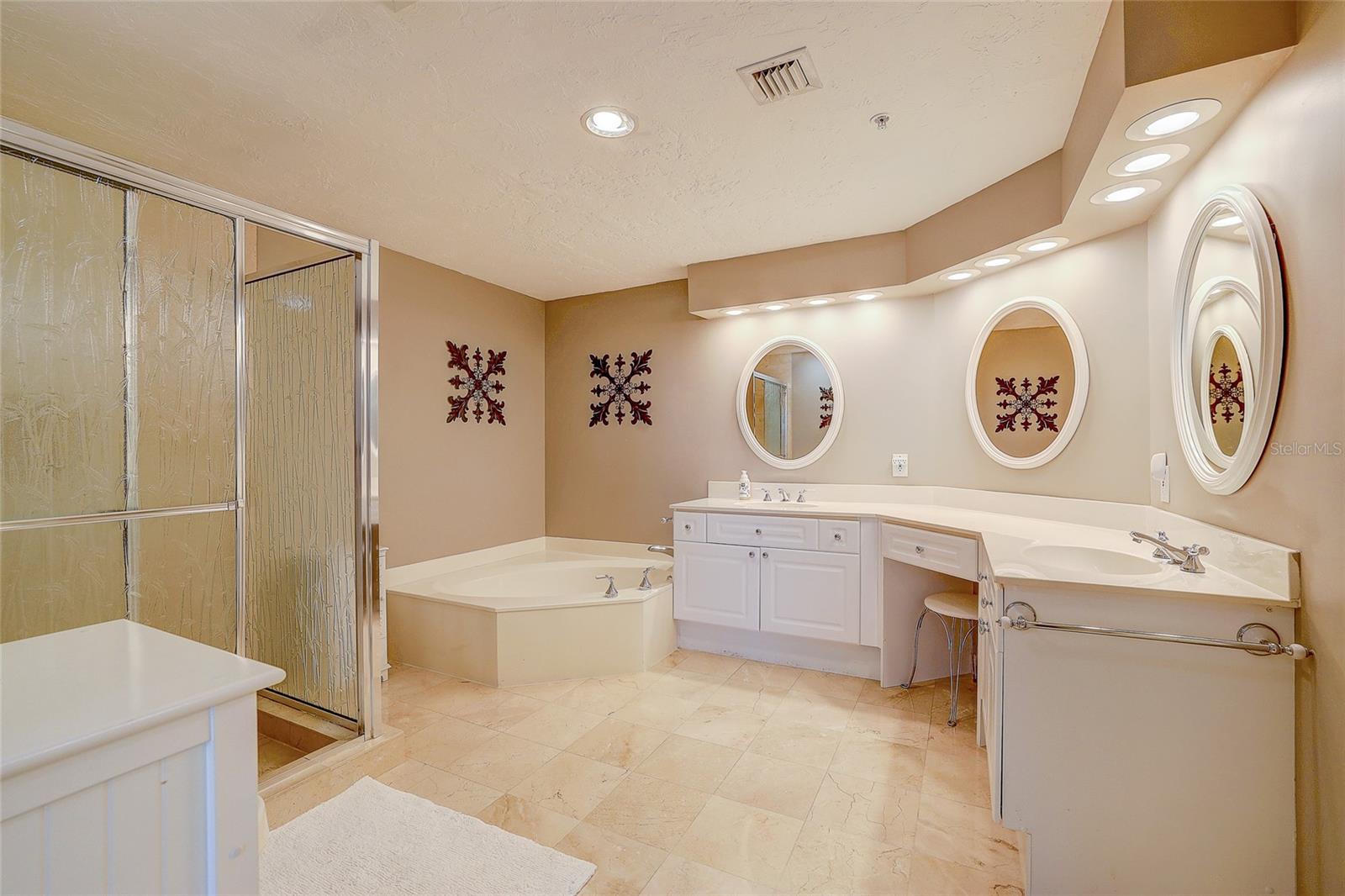 1800 BENJAMIN FRANKLIN DR #A202