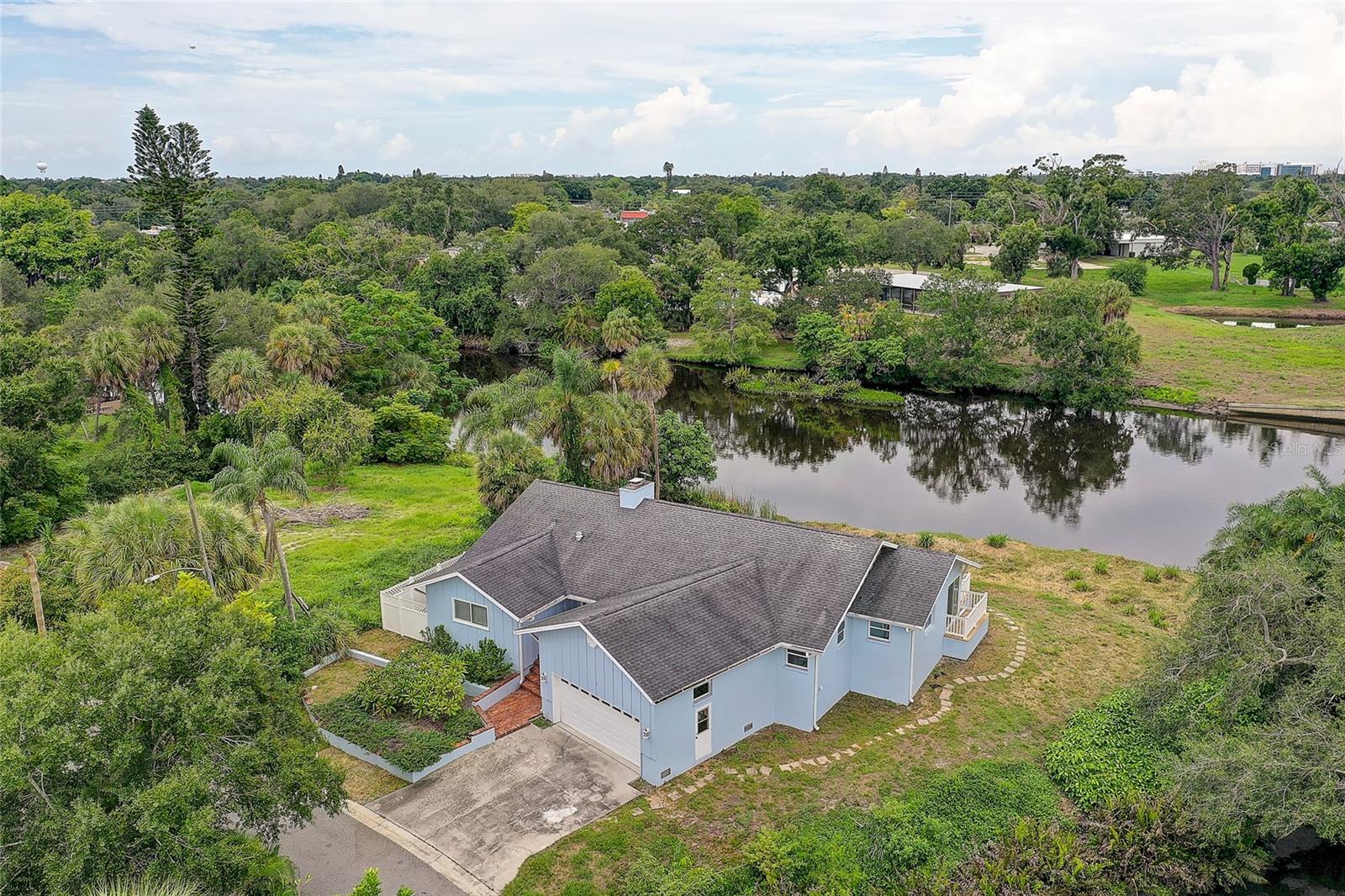 3214 N SECLUSION DR