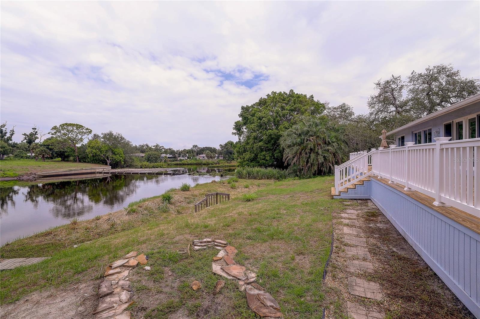 3214 N SECLUSION DR