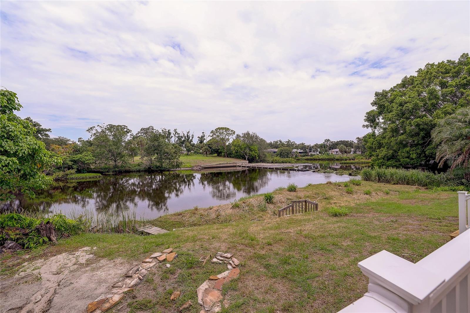 3214 N SECLUSION DR