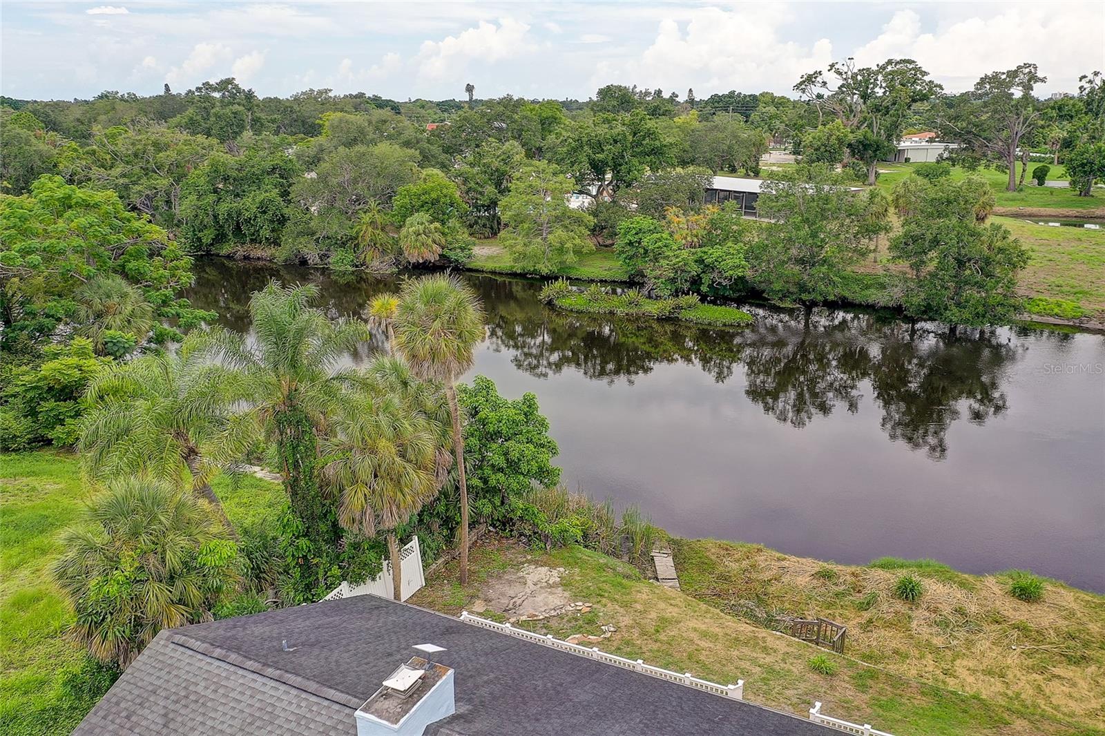 3214 N SECLUSION DR