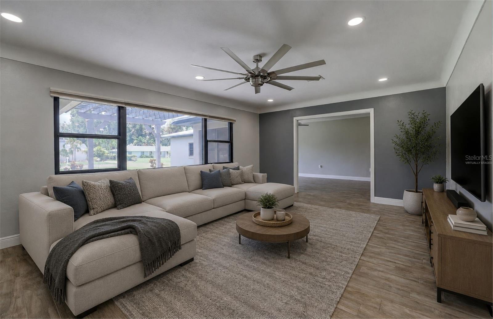 323 SUWANEE AVE