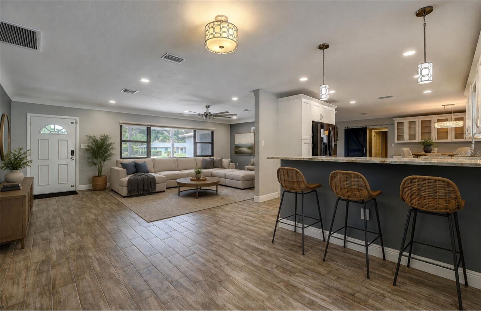 323 SUWANEE AVE
