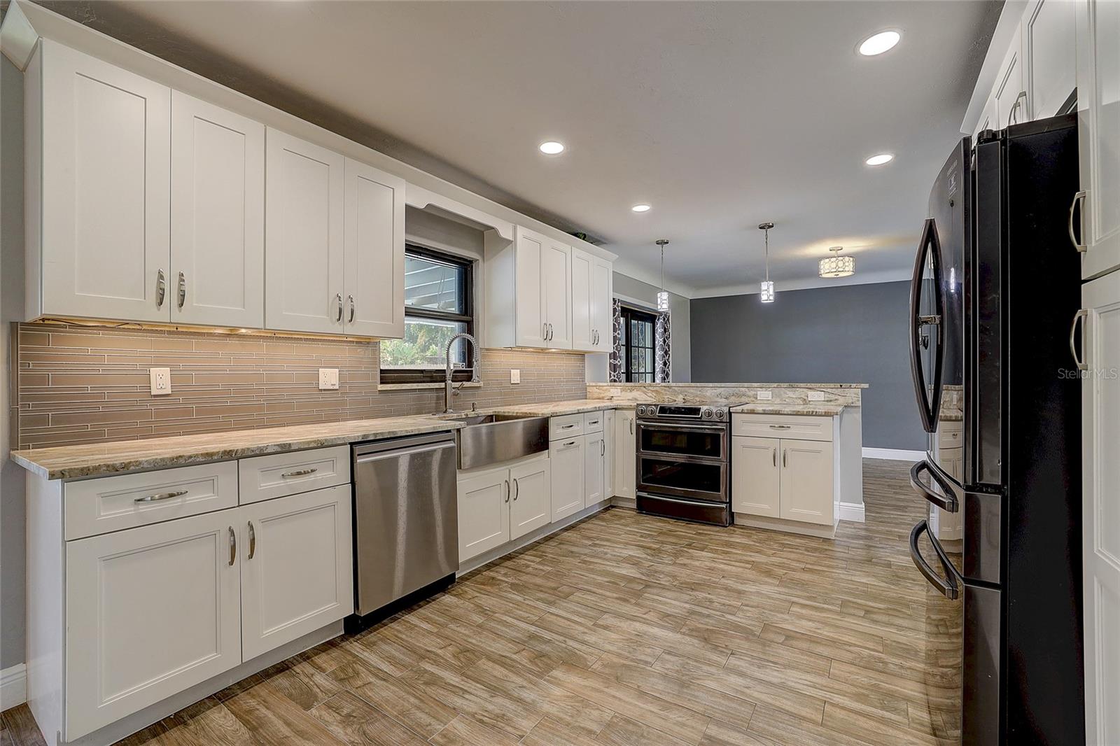 323 SUWANEE AVE