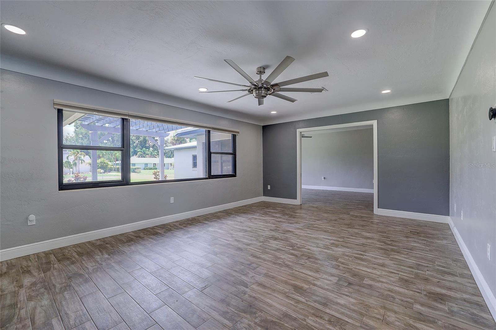 323 SUWANEE AVE