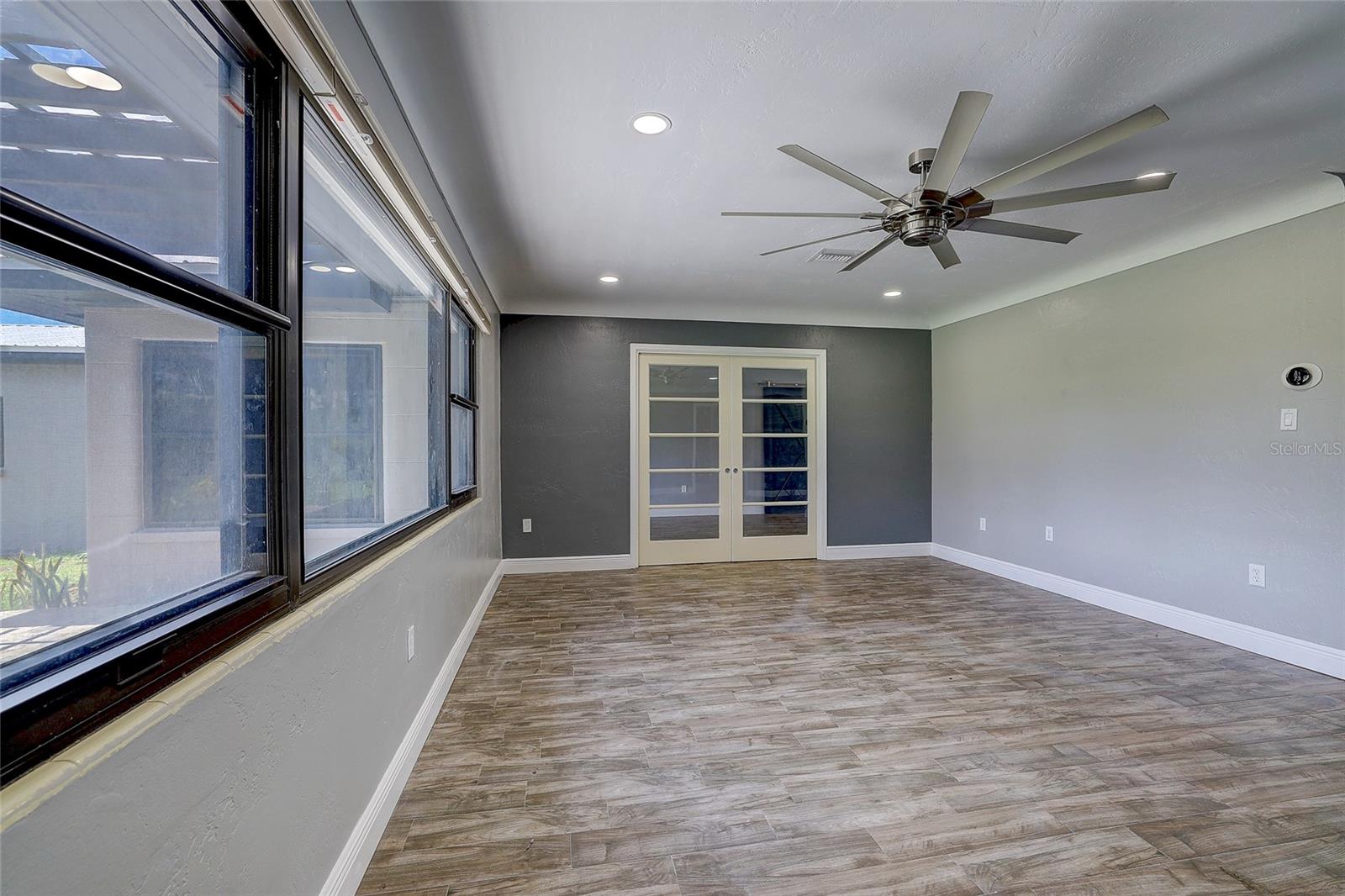 323 SUWANEE AVE